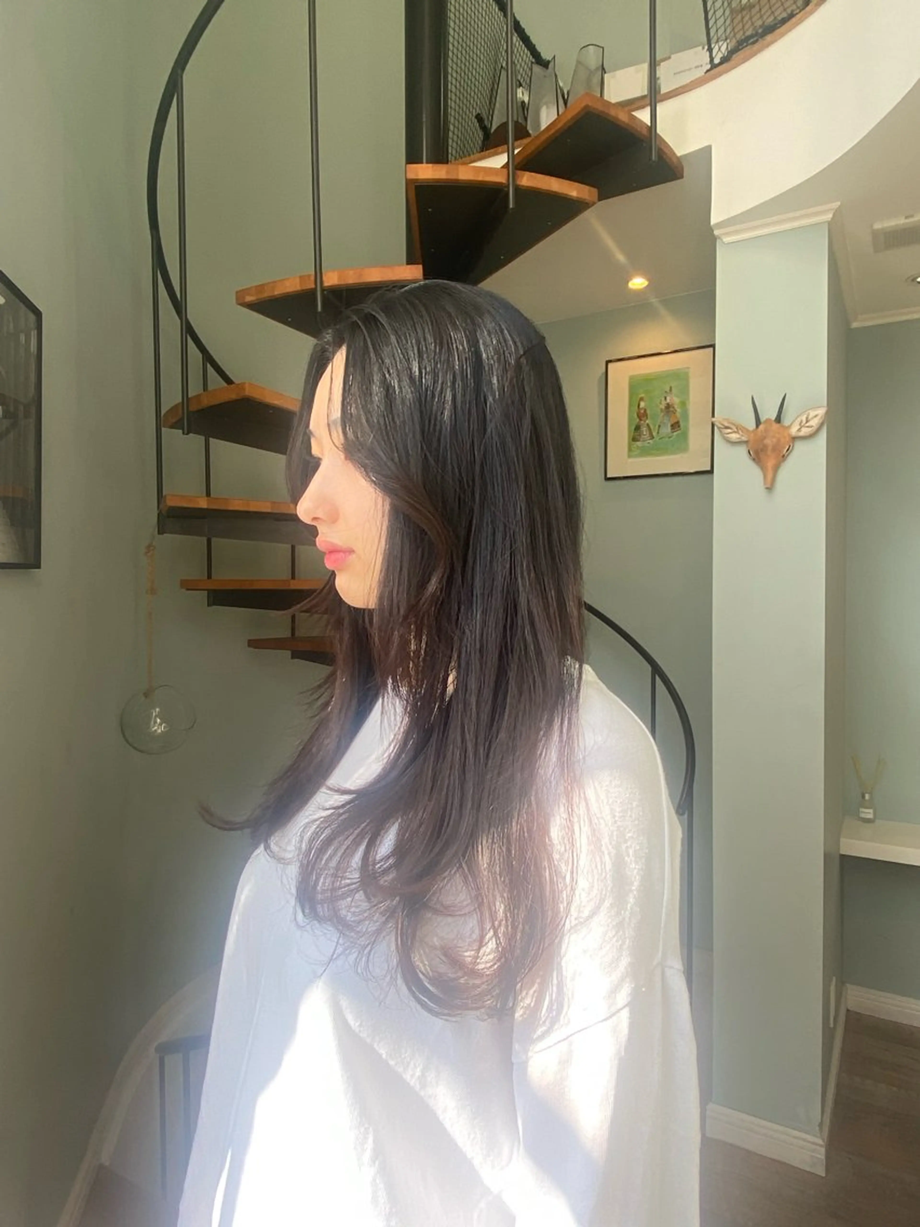 ロング レイヤーカット atelier doux dimanche（アトリエ・ドゥー・ディマンシュ）所属・Fukamiレイヤー 透明感カラーのヘアスタイル