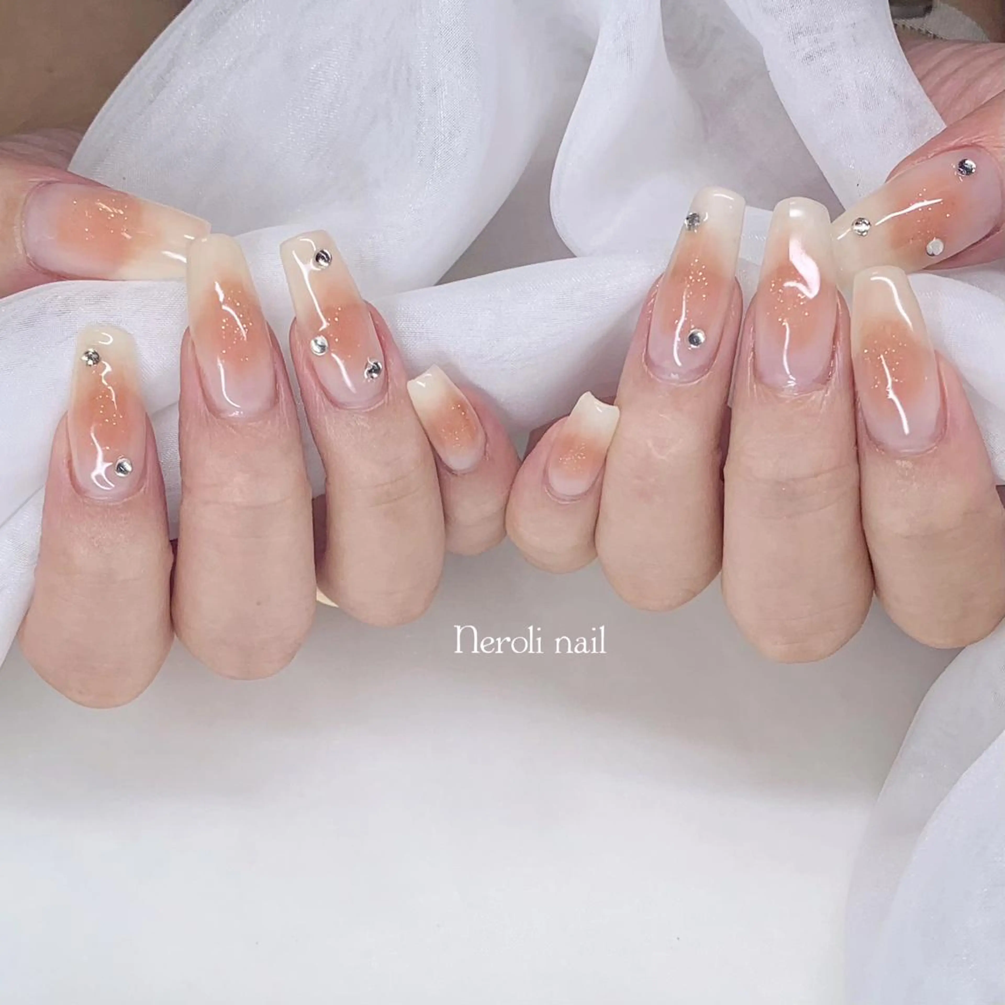 ネイル チークネイル ストーンネイル Neroli nail所属・Neroli nailのネイルデザイン