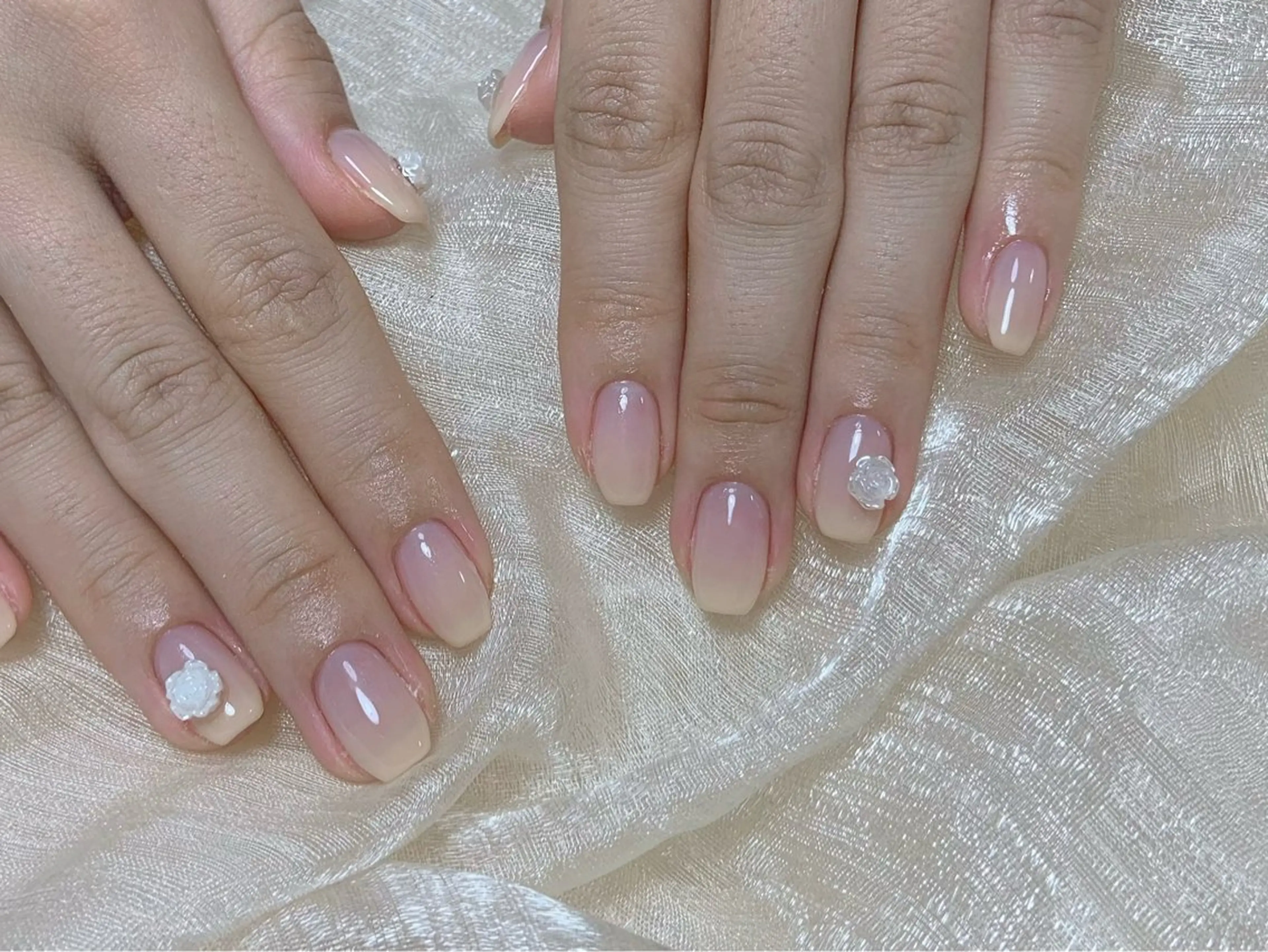 ネイル オーロラネイル チークネイル フレンチネイル ジェルネイル ガラスフレンチ Nail Jolie所属・Nail Jolieのネイルデザイン