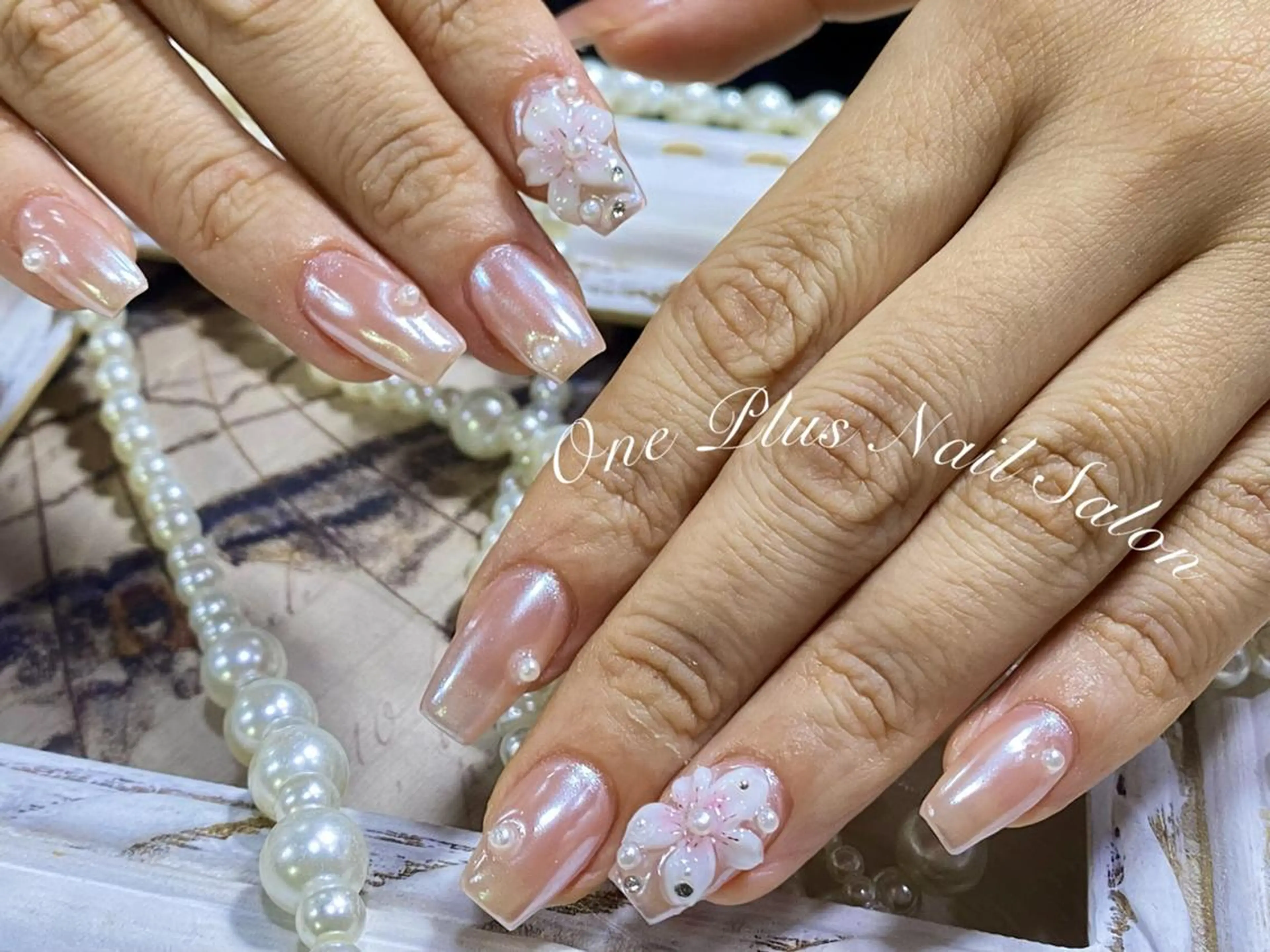 ネイル オーロラネイル One Plus Nail Salonのネイルデザイン