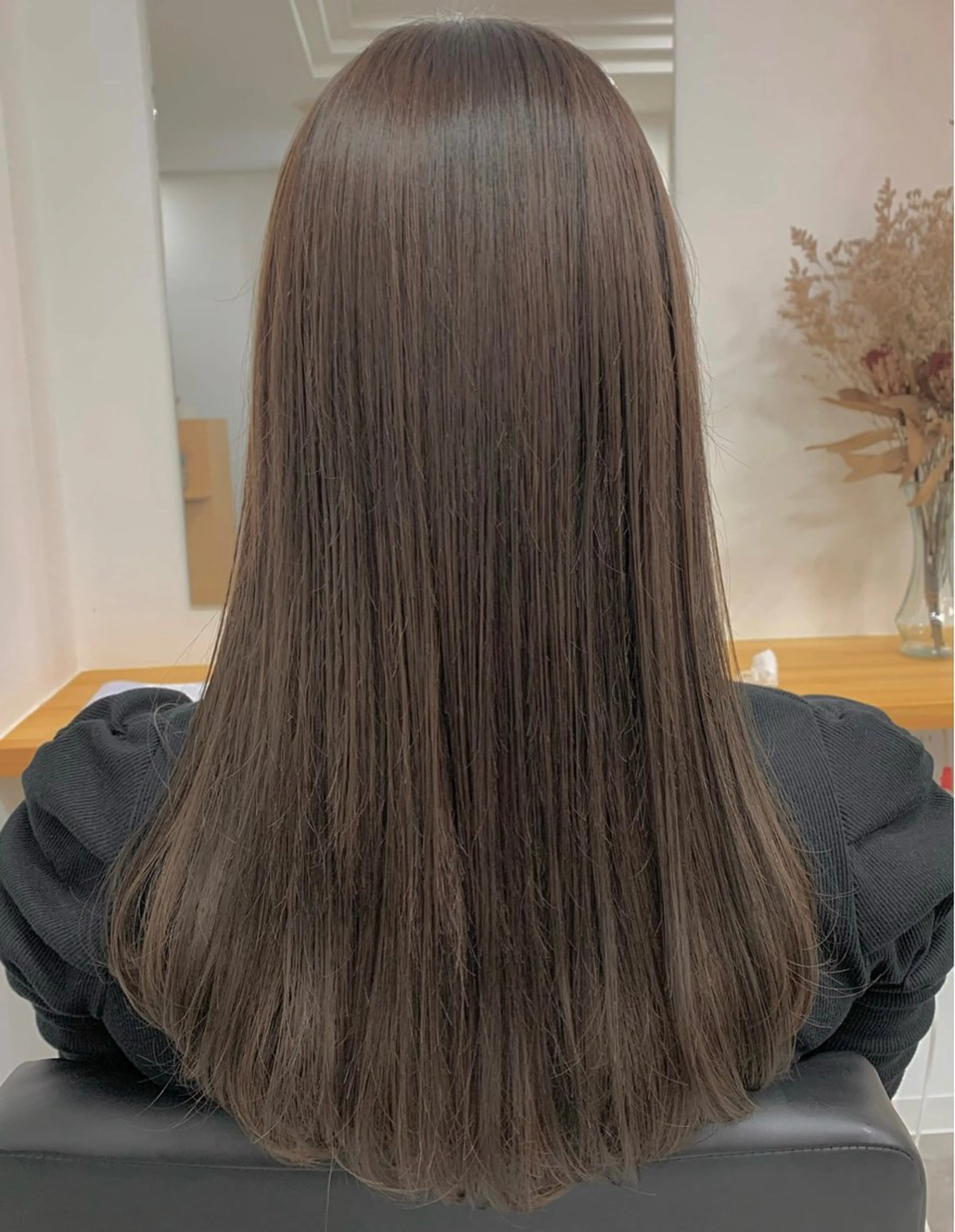 セミロング カラー グレージュ 小林　遼のヘアスタイル