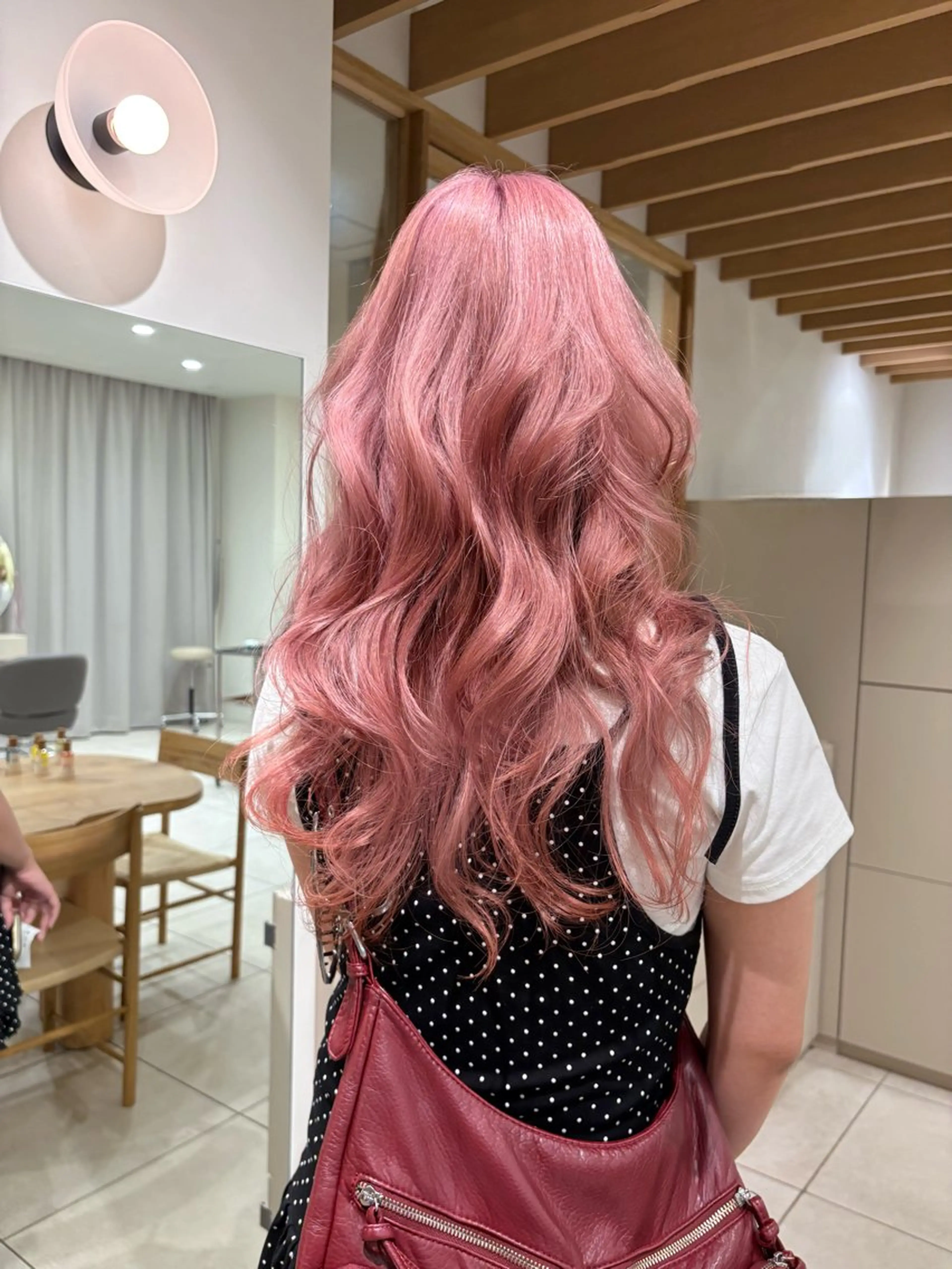 ロング カラー ブリーチ ピンクカラー ヘアカラー トリートメント キタ リオナのヘアスタイル