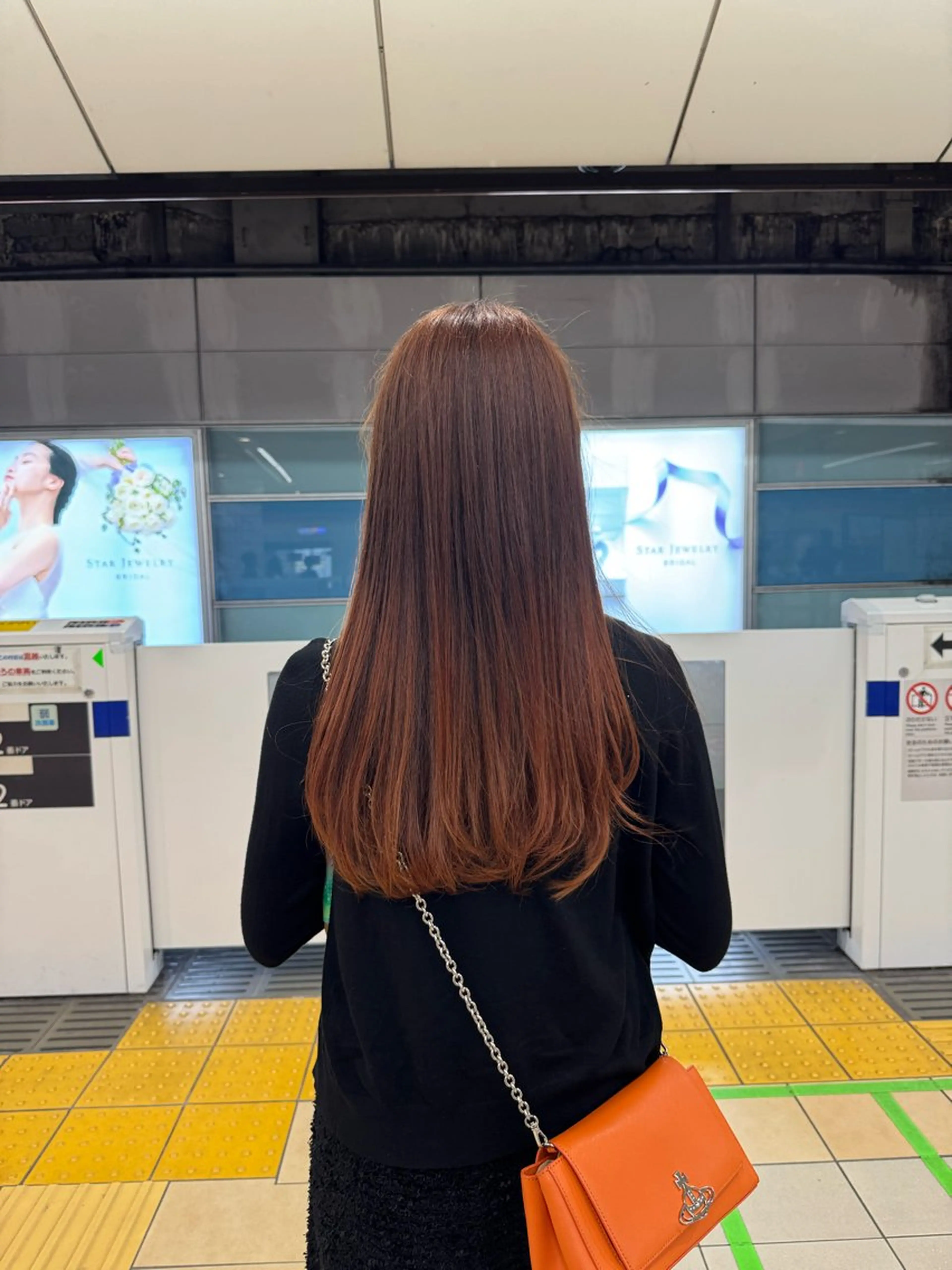 ロング カラー オレンジ COMEGHEAD所属・なかやま れいかのヘアスタイル