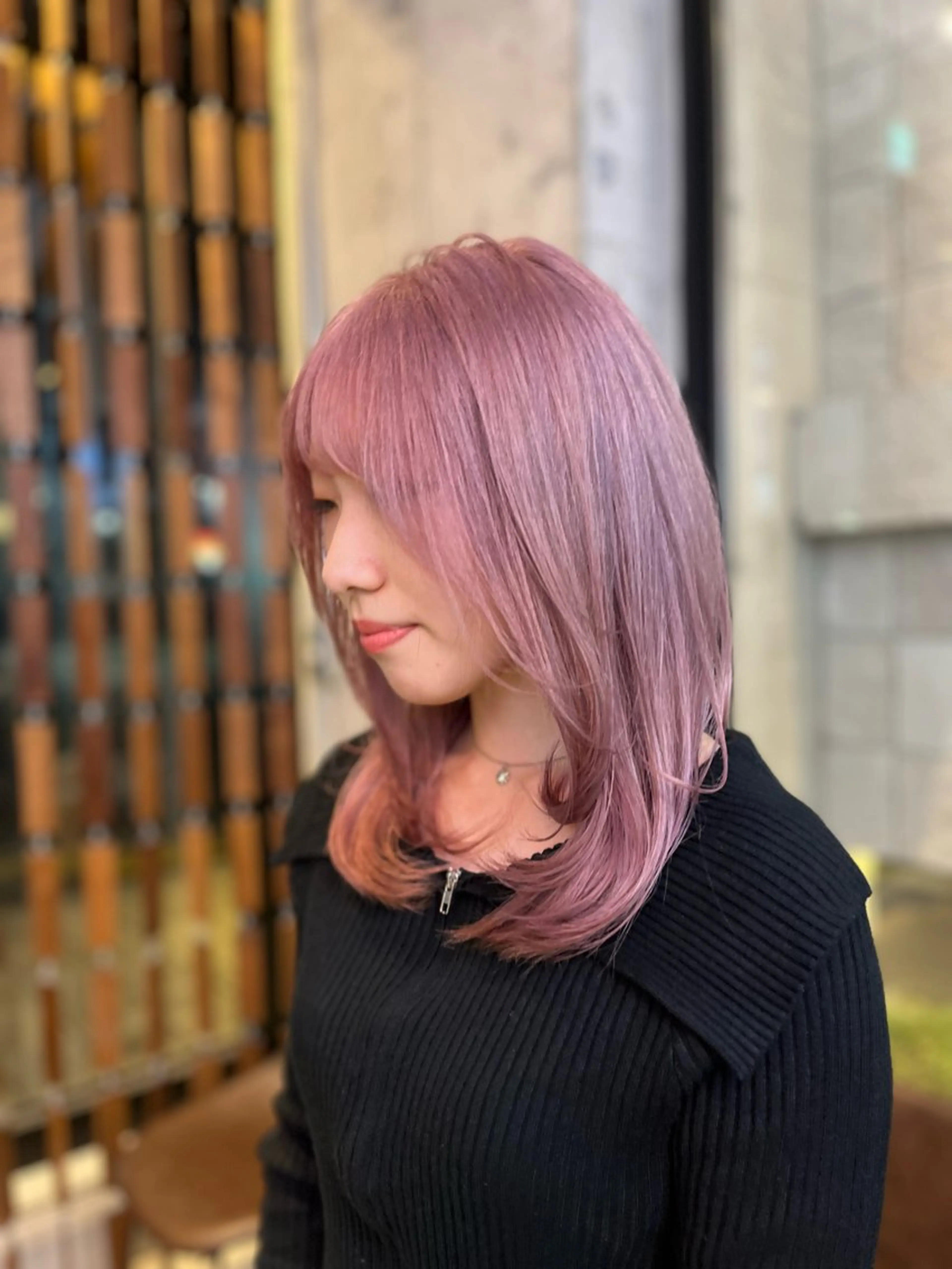 ミディアム カラー ハイトーンカラー ピンクカラー カット ヘアカラー lolonois池田 /レイヤー/郷田遥のヘアスタイル