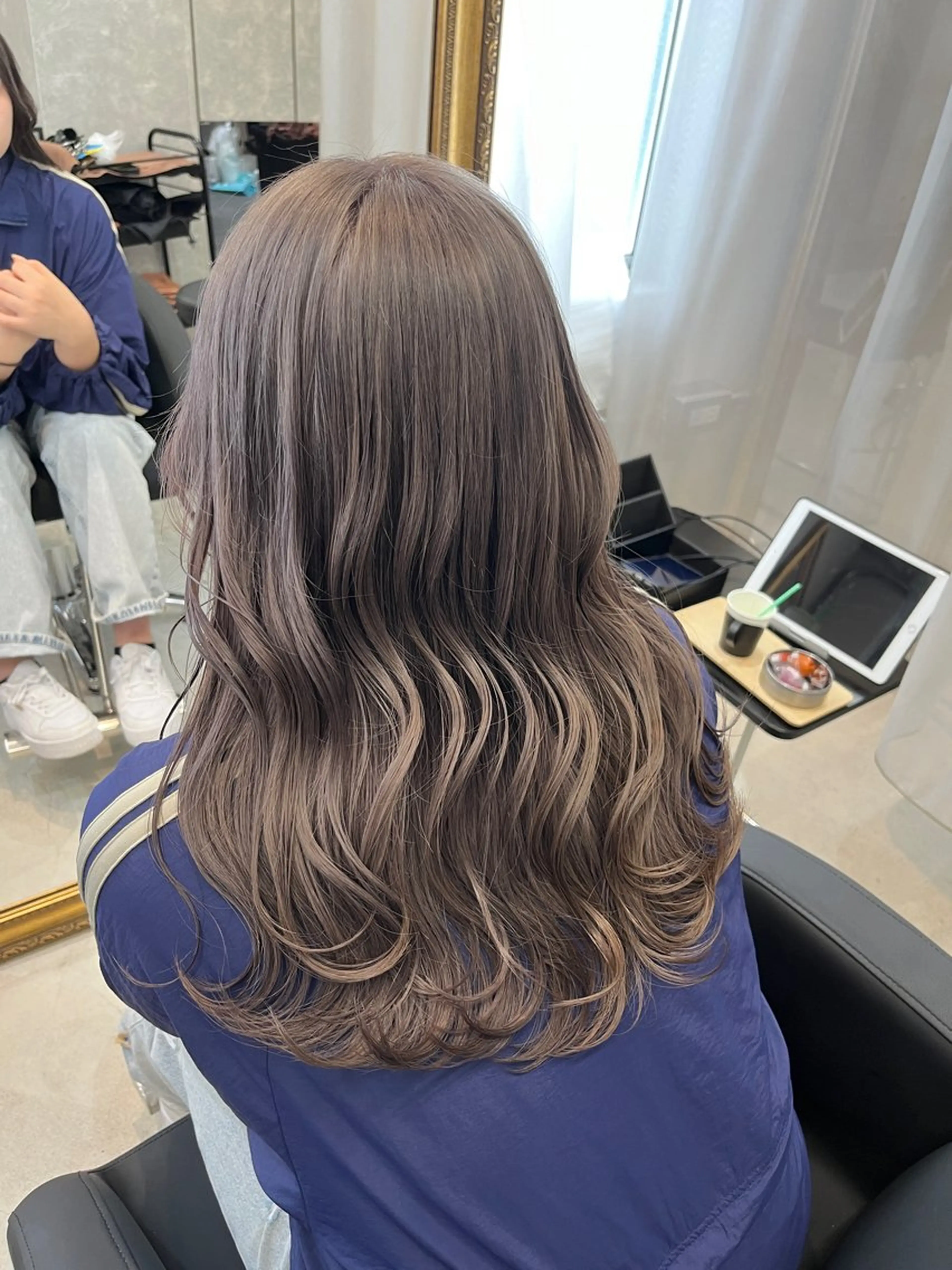 セミロング カラー REAL【レアル】所属・グレージュ/透け感 カラー/透明感カラーのヘアスタイル