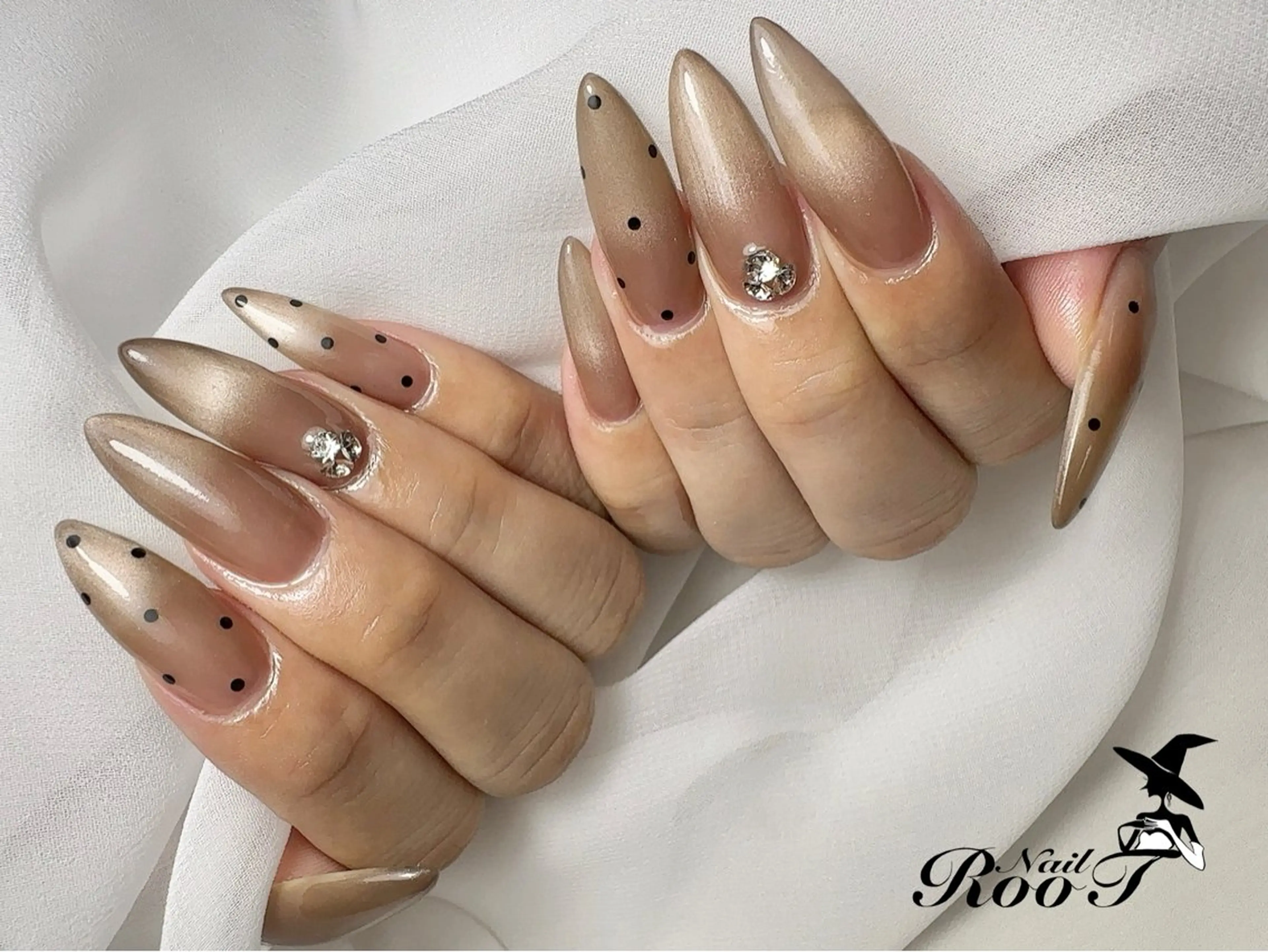 ネイル ドット マグネットネイル ハンドネイル RooT Nailのネイルデザイン