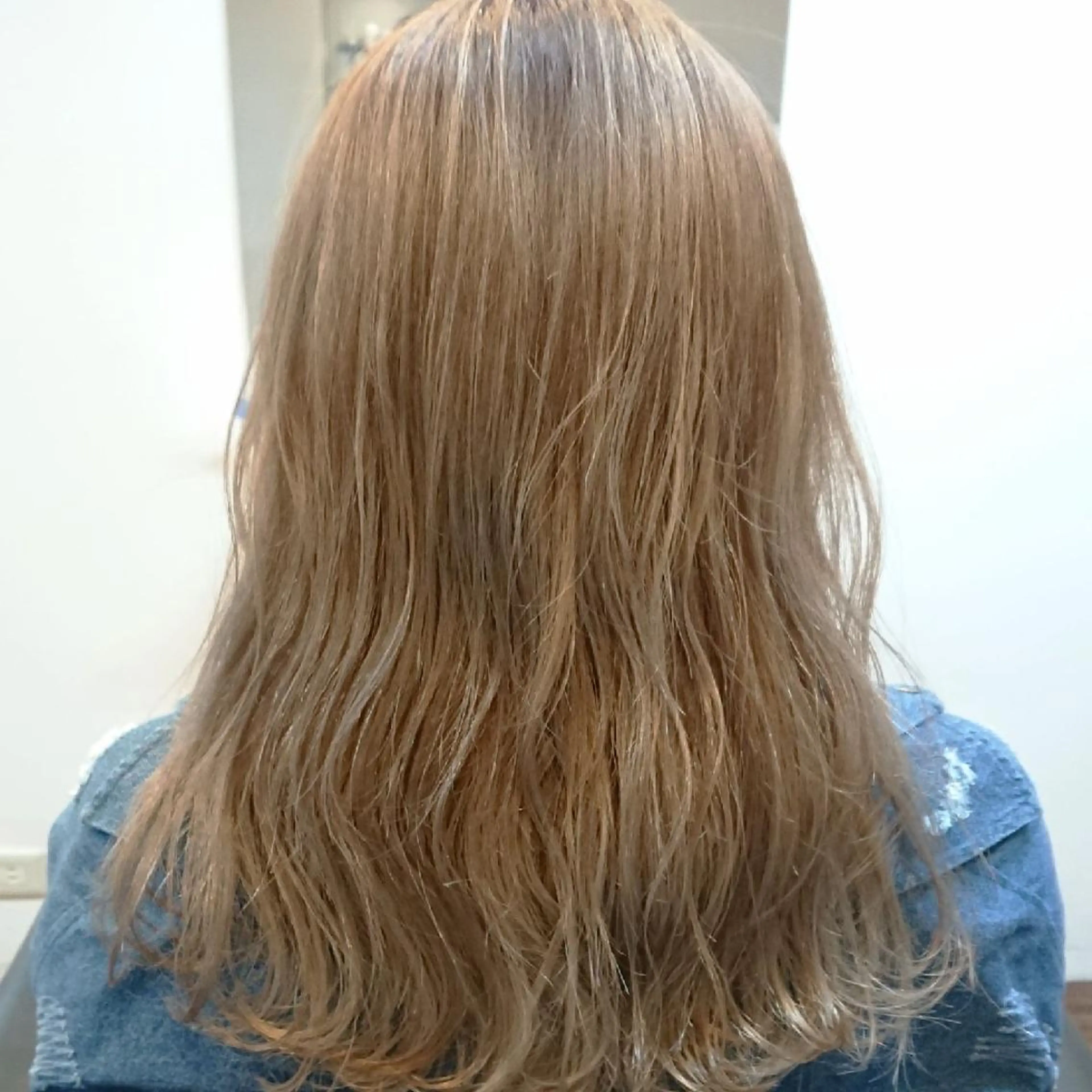 カラー ベージュカラー ミルクティーベージュ ヘアカラー トリートメント 原田 祥彰のヘアスタイル