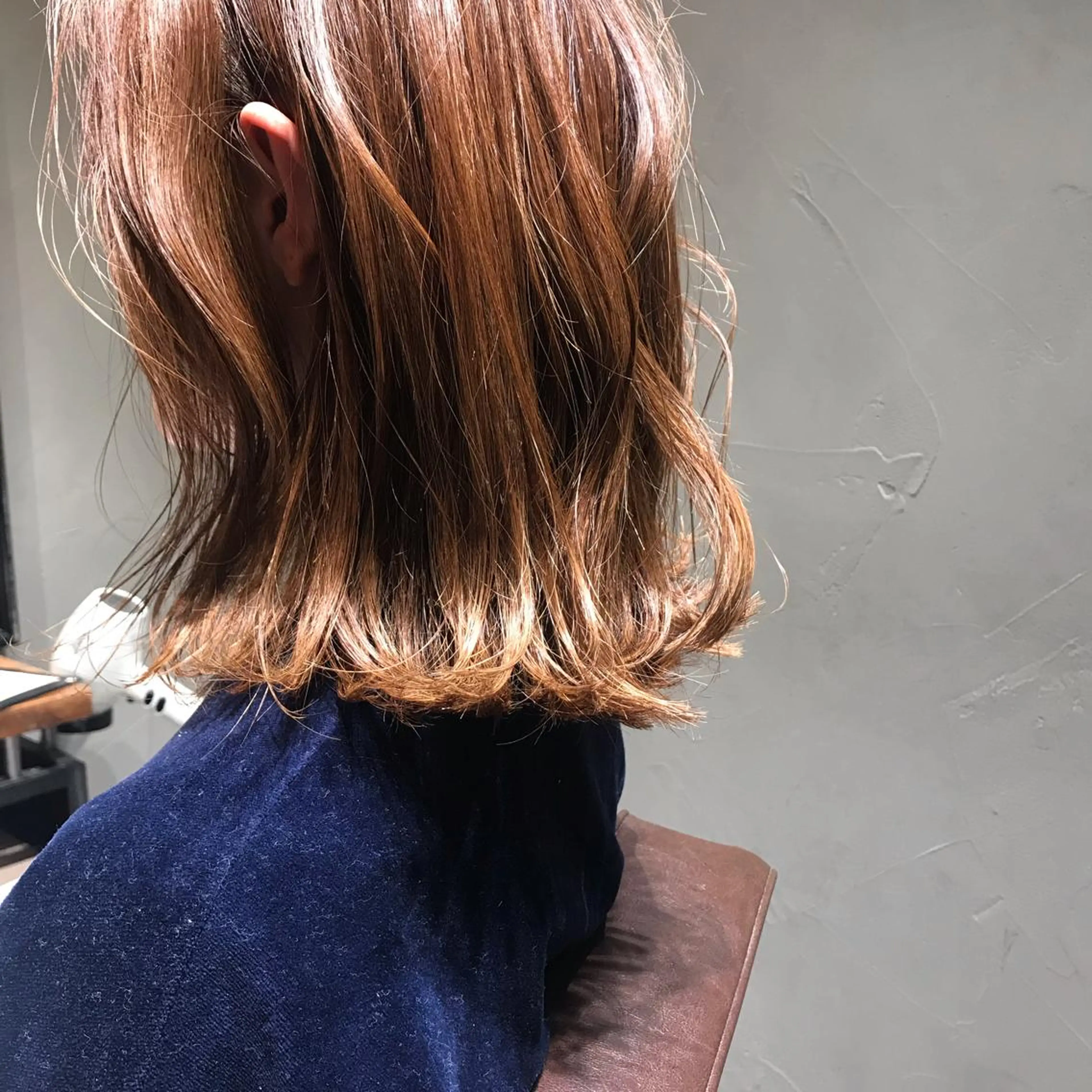 ミディアム 切りっぱなしロブ 柔らかブラウン/顔周 りレイヤー♡ユウシのヘアスタイル