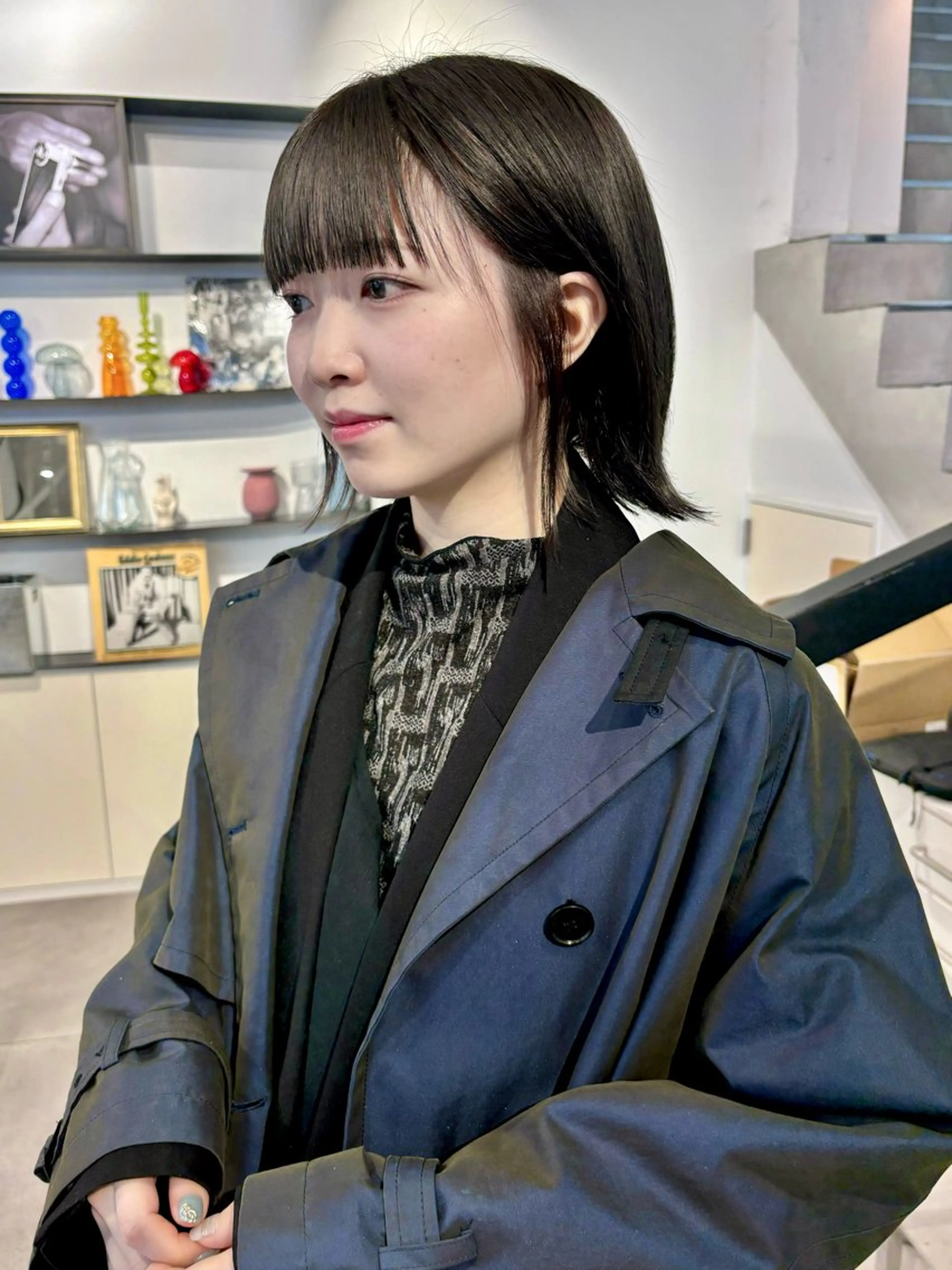 ショート カラー ブリーチ グレージュ オリーブグレージュ オリーブグレー カット ヘアカラー トリートメント Kureha/ネイル レイヤー/酸性縮毛のヘアスタイル