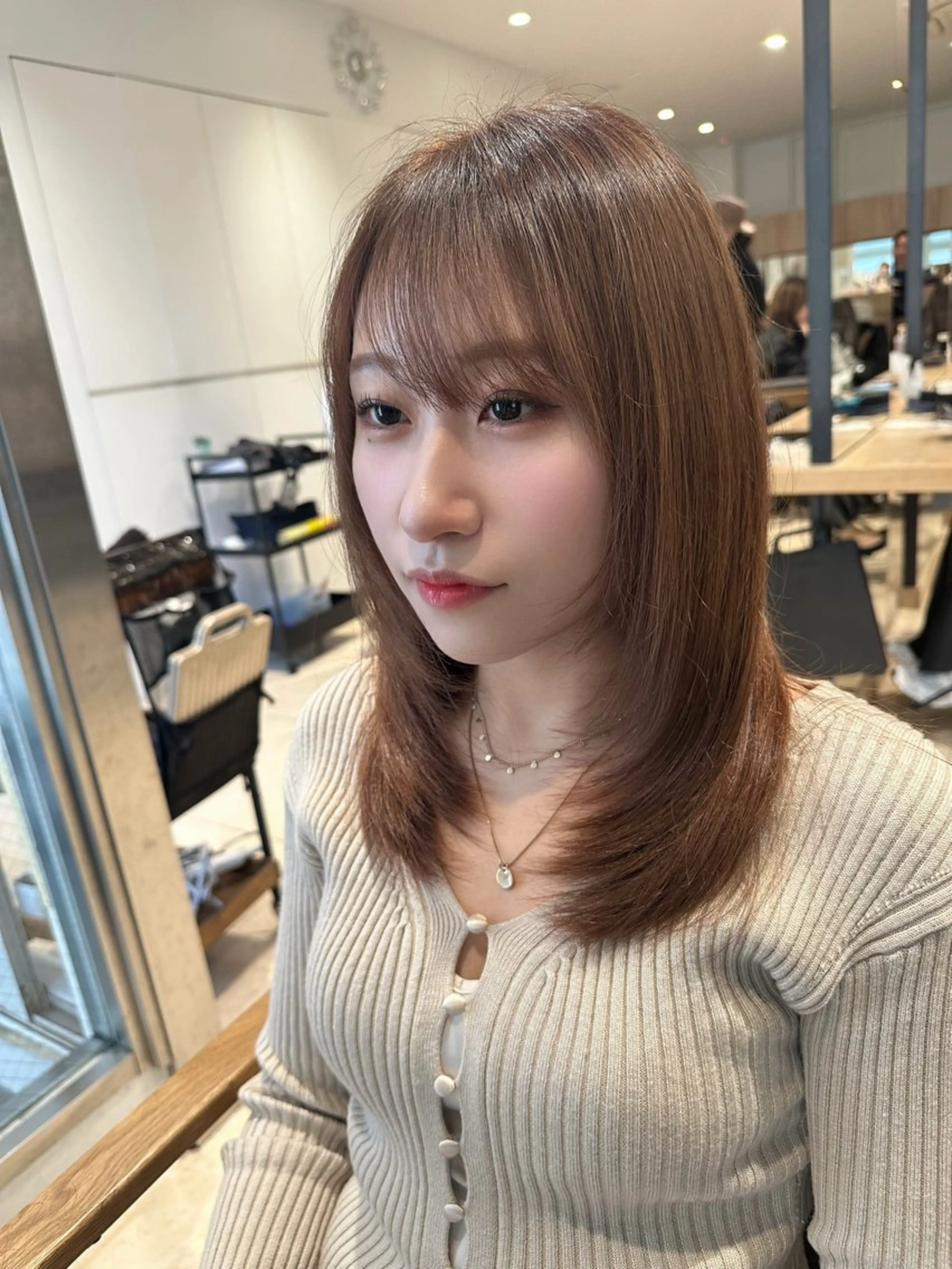 セミロング カラー パーマ ベージュカラー 顔まわりレイヤー レイヤーカット VIVIE【ヴィヴィ】所属・髪質改善/韓国風 レイヤー/田村祐樹のヘアスタイル