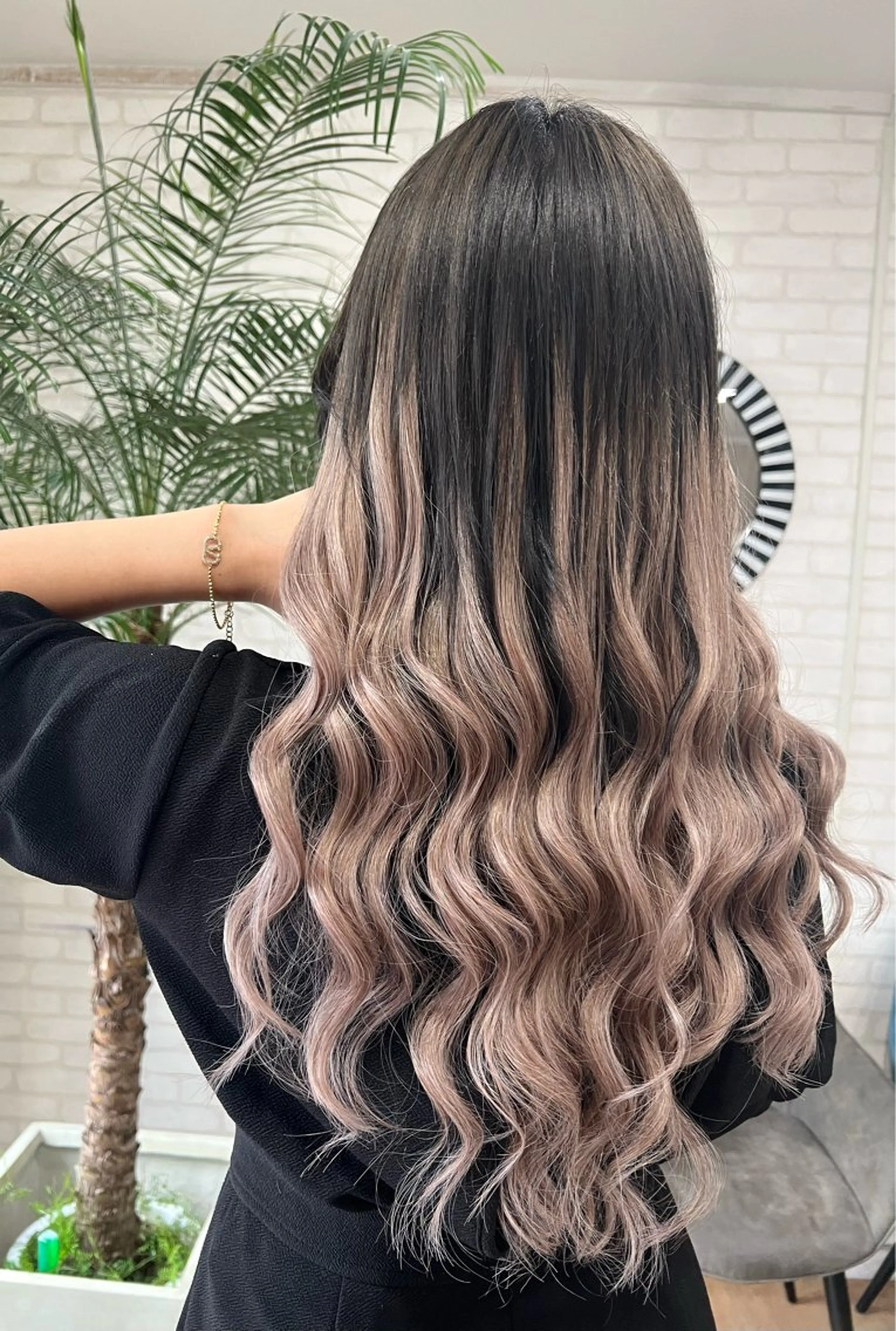ロング カラー ヘアカラー エクステ 小谷 梨奈のヘアスタイル