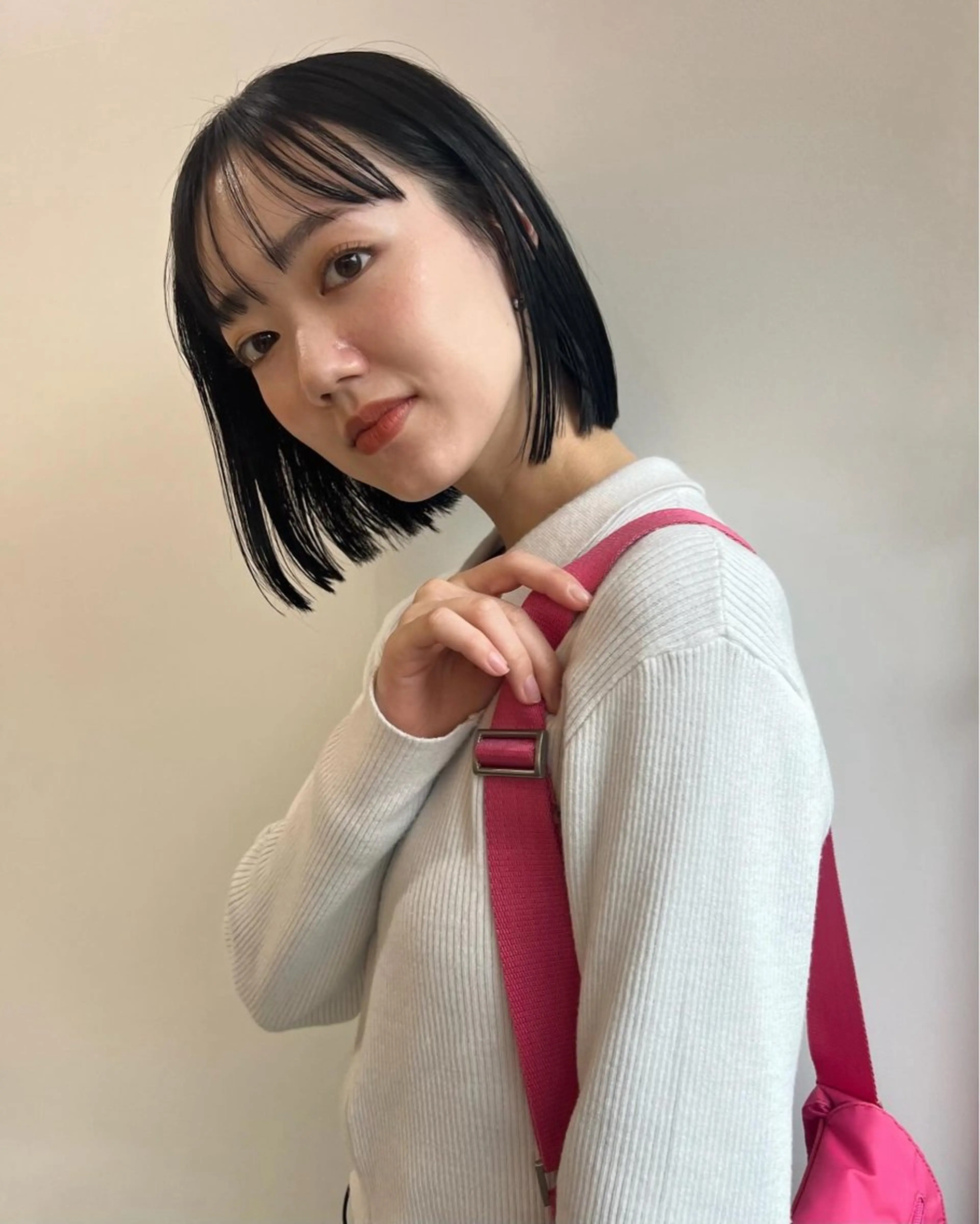 ミディアム カット 三谷 はるなのヘアスタイル