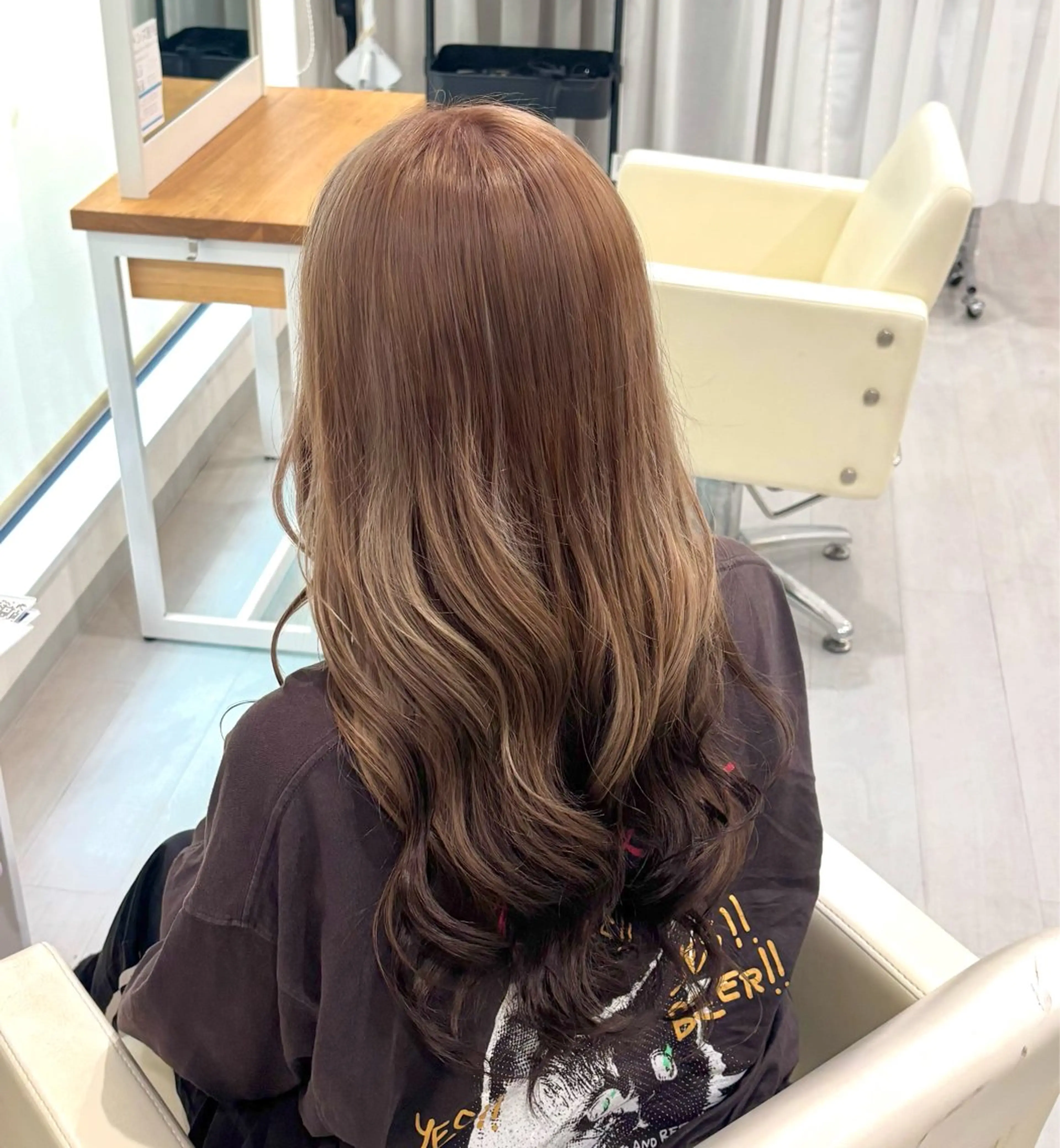 ロング カラー バレイヤージュ ブリーチ デザインカラー レイヤーカット ロング - aiko -のヘアスタイル