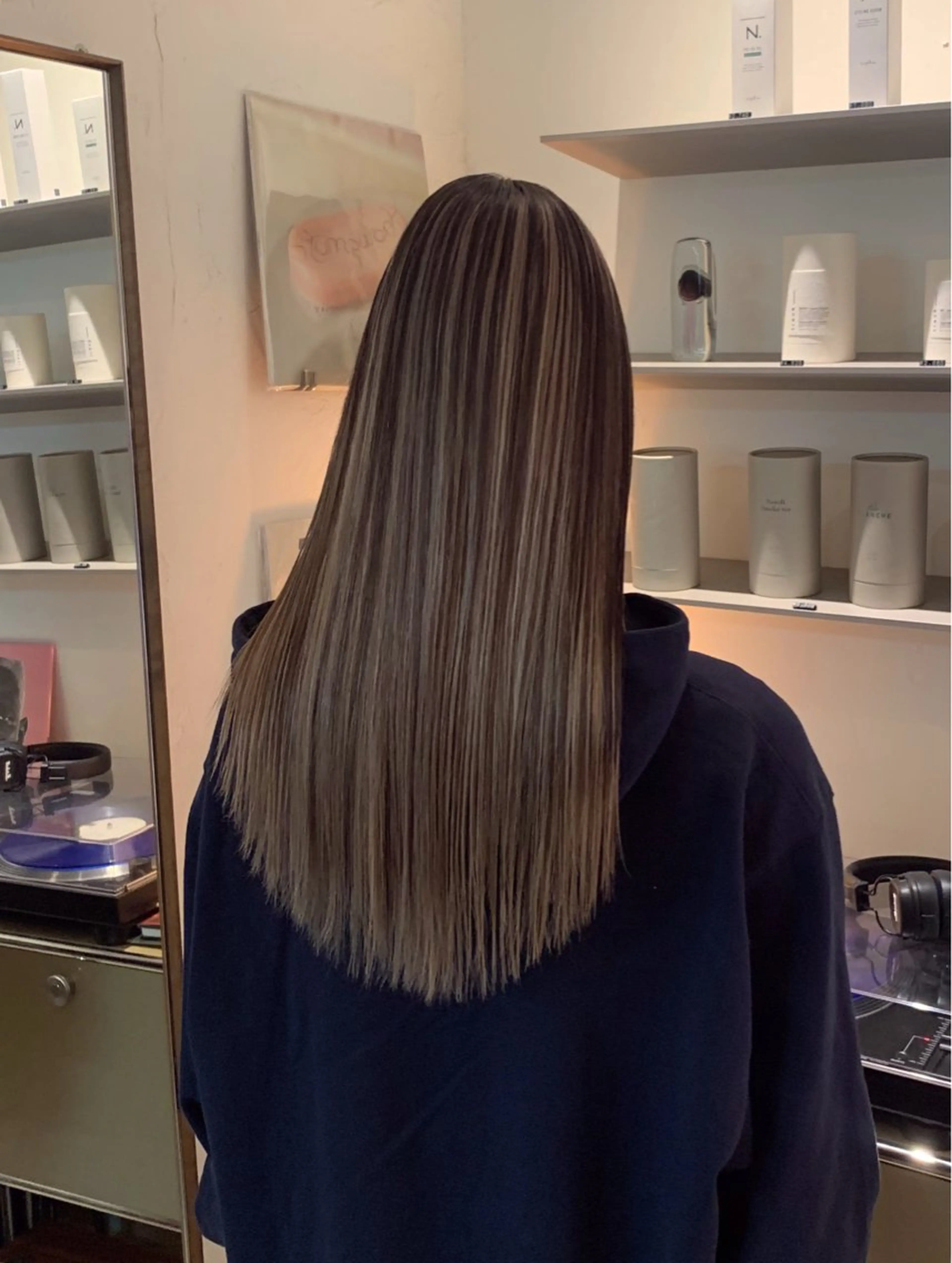 カラー hinata /ハイトーンのヘアスタイル