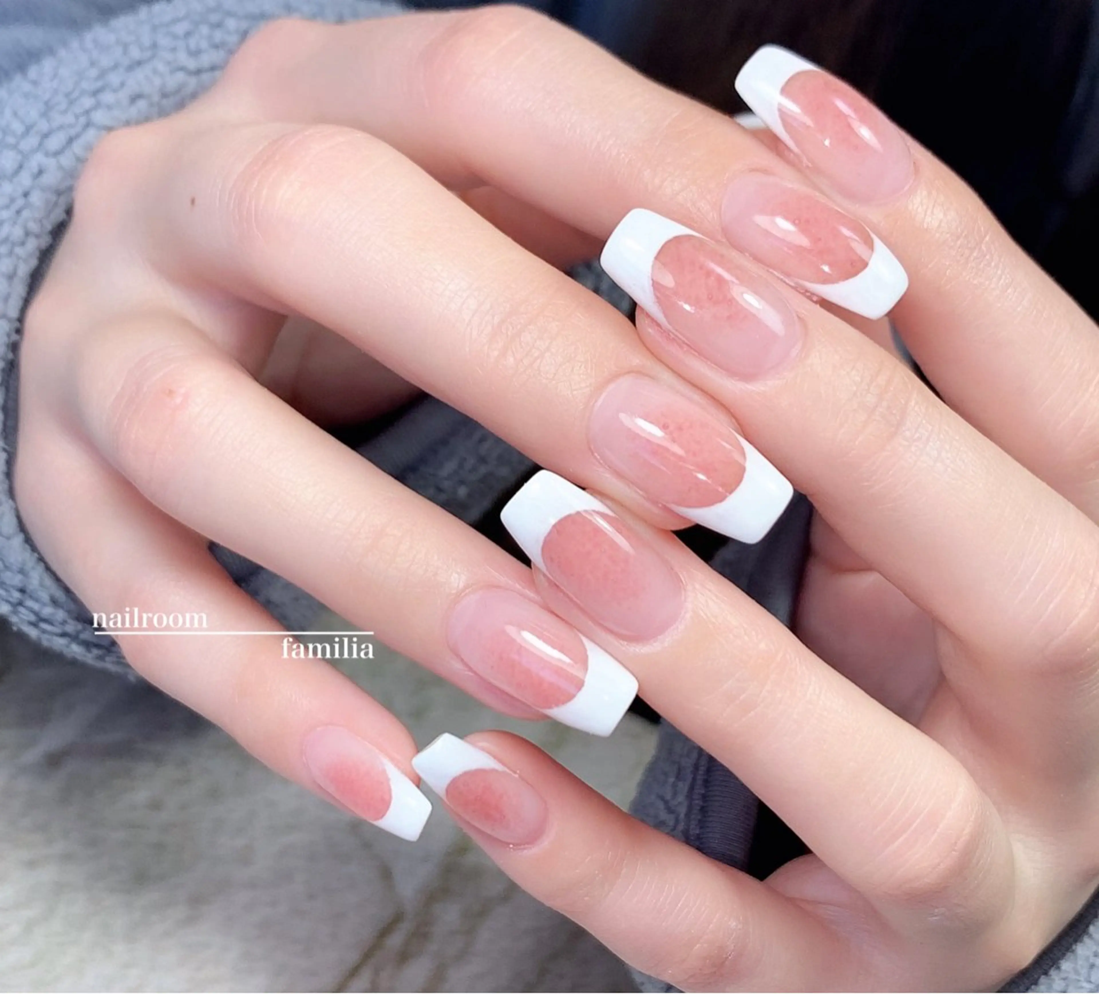 ネイル フラッシュネイル フレンチネイル -nailroom- familiaのネイルデザイン