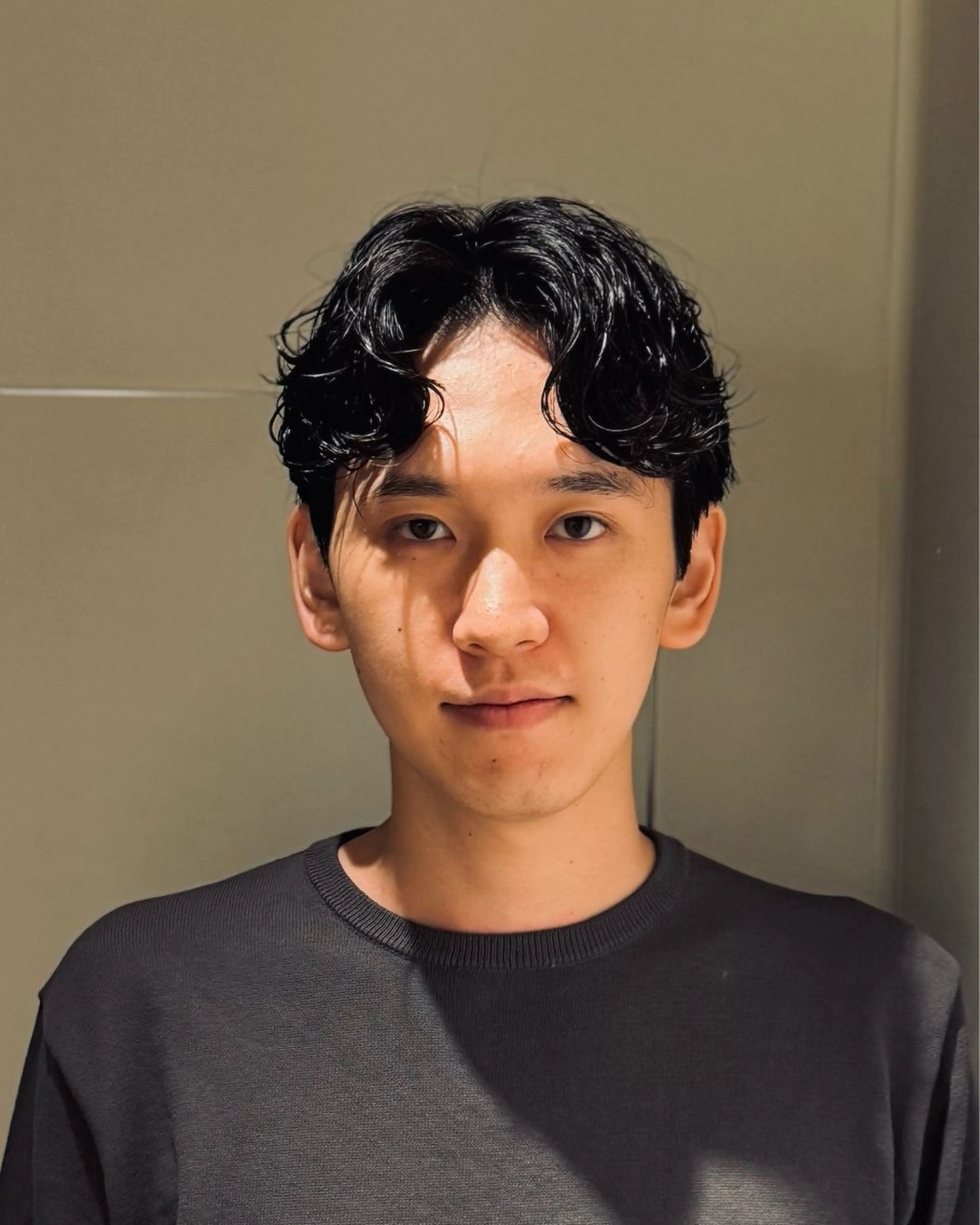 ショート パーマ メンズ フェザーパーマ メンズパーマ カット パーマ メンズ特化 ショート パーマ 丸山のヘアスタイル