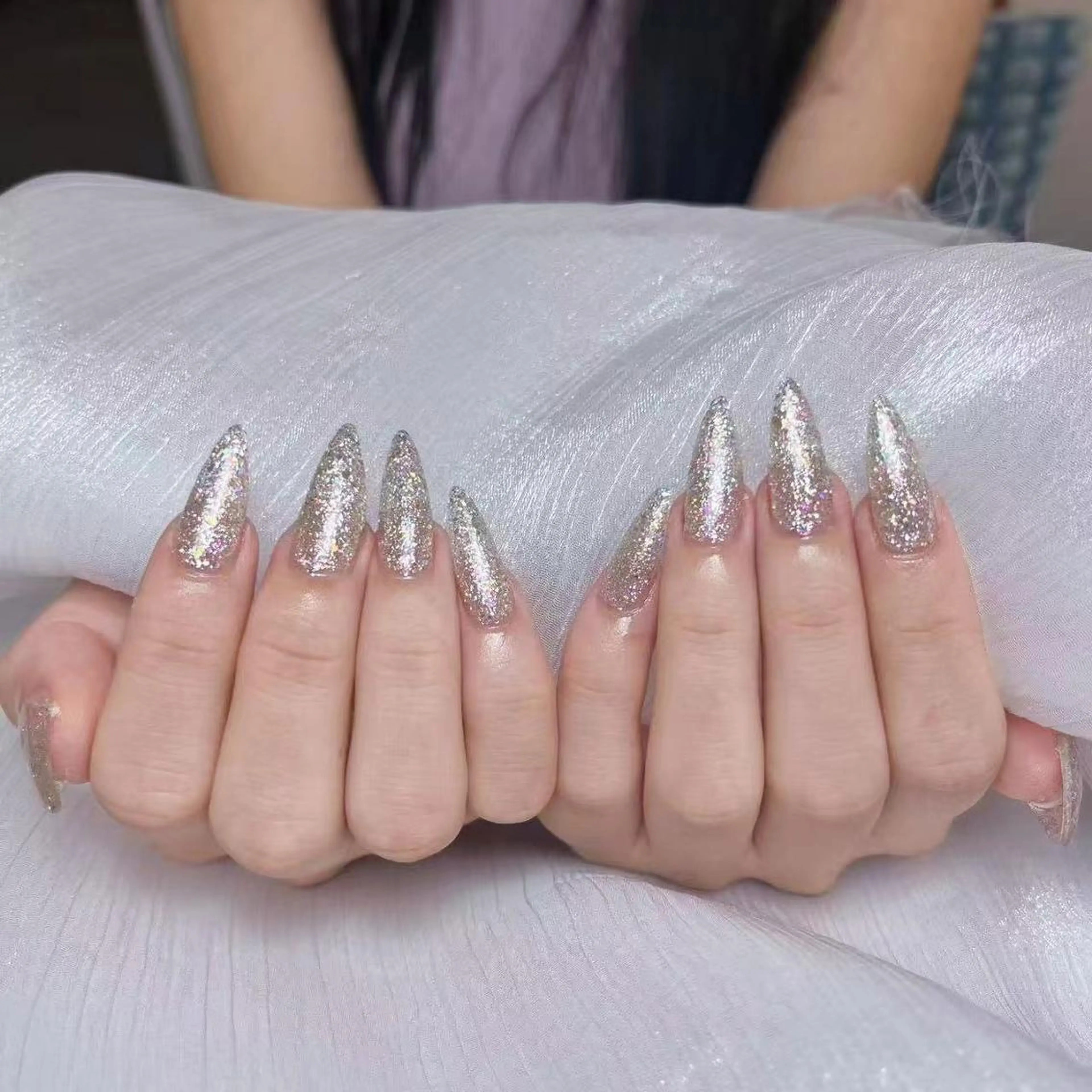 ネイル アートネイル オーロラネイル ガーリー キラキラネイル 韓国ネイル ハンドネイル YOYO 💅のネイルデザイン