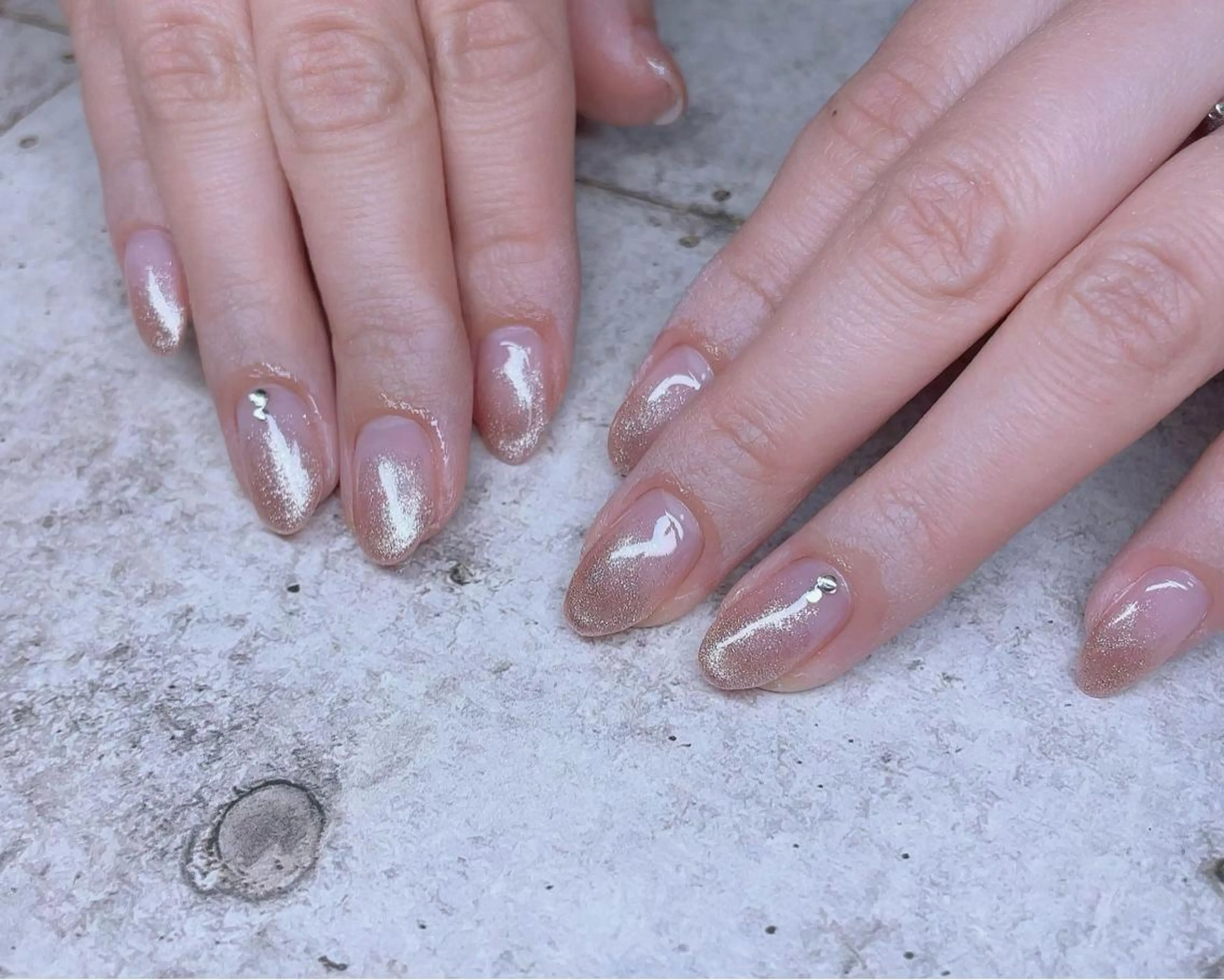 ショート ネイル グラデーション ラメ(グリッター) ラメグラデーション オフィスネイル ストーンネイル ハンドネイル NailbyN所属・Nail_by N1のネイルデザイン