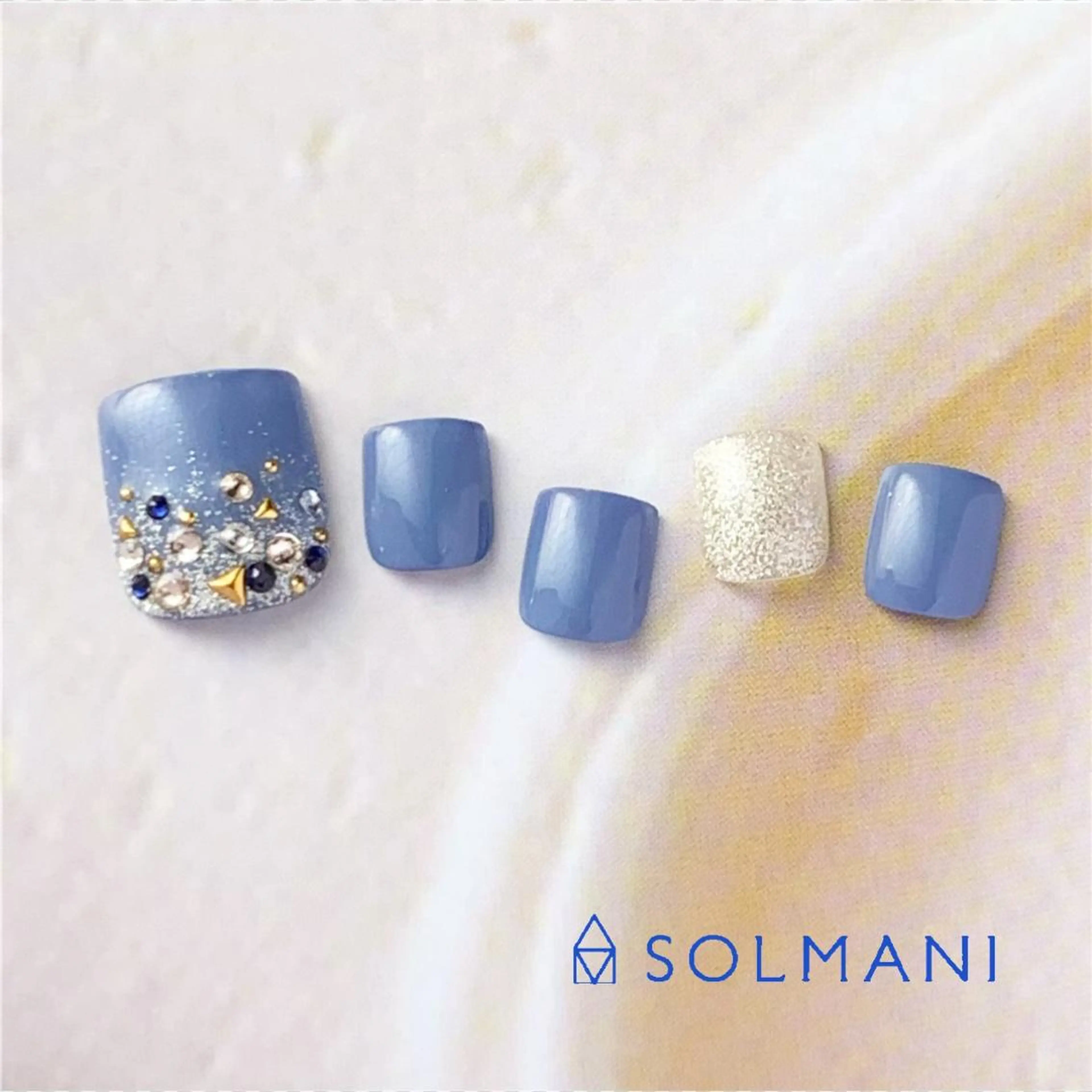 ネイル フットネイル グラデーション ストーンネイル SOLMANI 予約担当のネイルデザイン