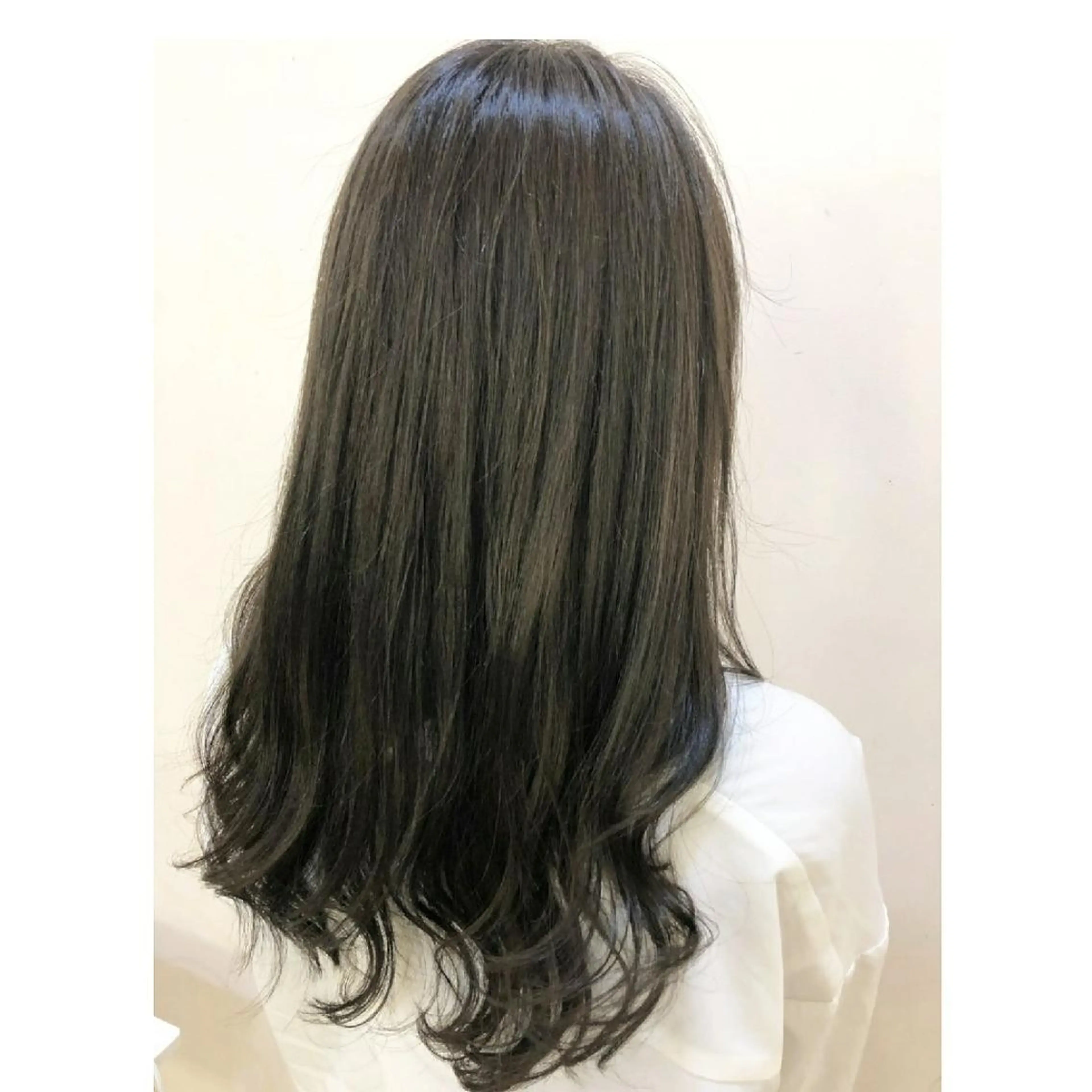 ロング カラー ブルーカラー ブルージュ EMANON名古屋所属・美谷添（ミヤゾエ） まどか大人ヘアサロンのヘアスタイル