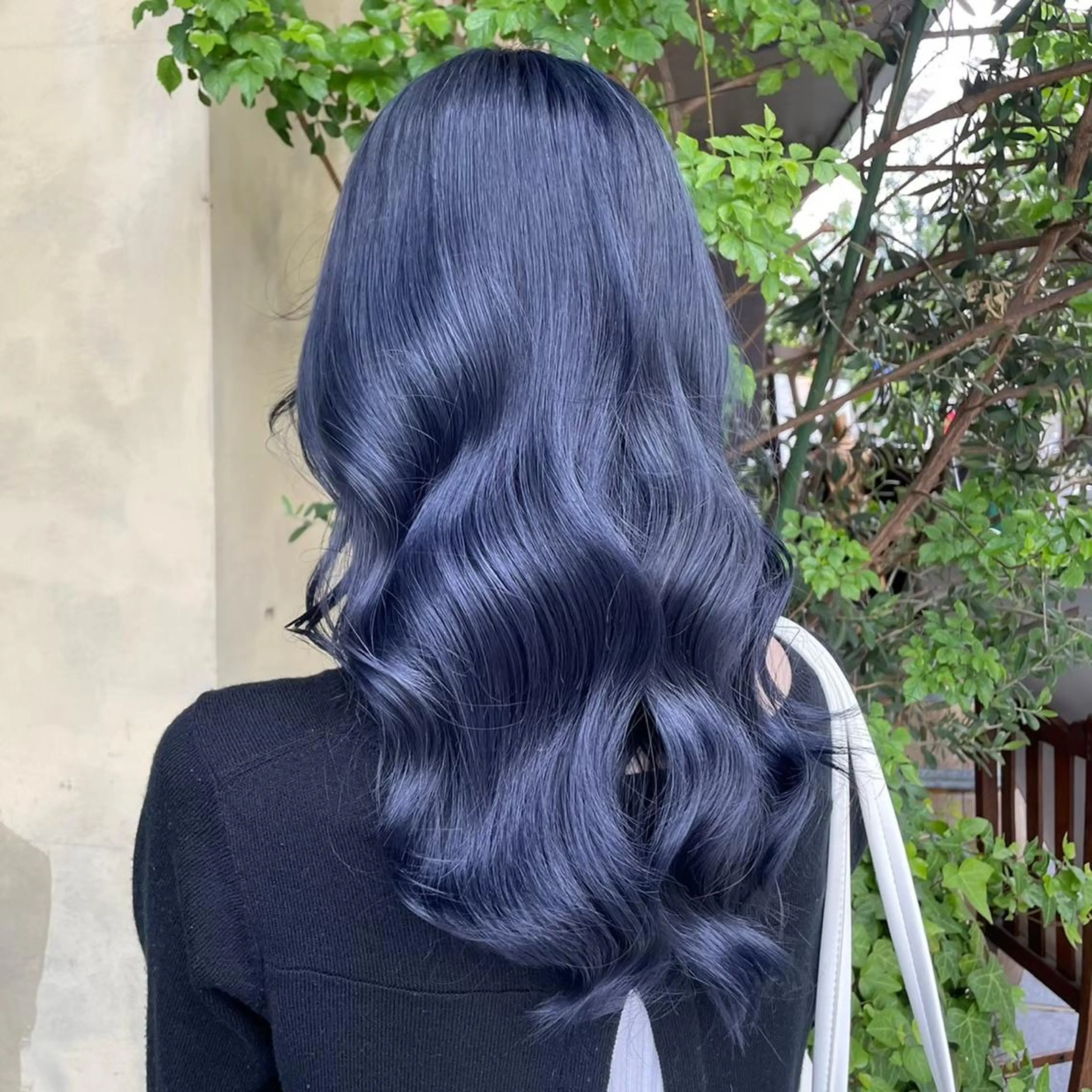 セミロング カラー セミロングパーマ ベージュカラー 黒髪 ブリーチ ブルーカラー 似合わせカット パーマ/コトミ🐸のヘアスタイル