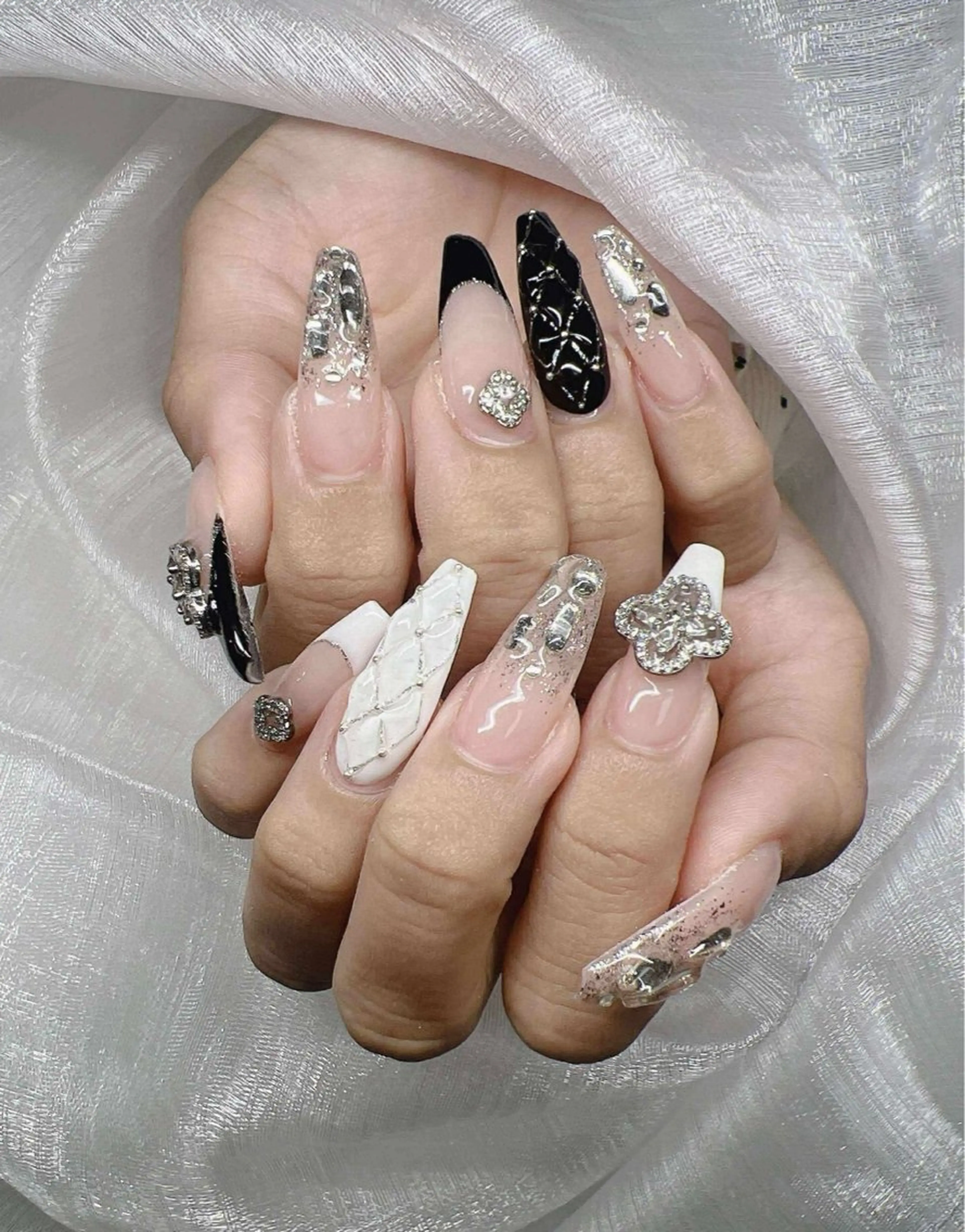 ネイル 長さ出し グラデーション 卒業式 キラキラネイル マグネットネイル ハンドネイル Lee Nailsのネイルデザイン