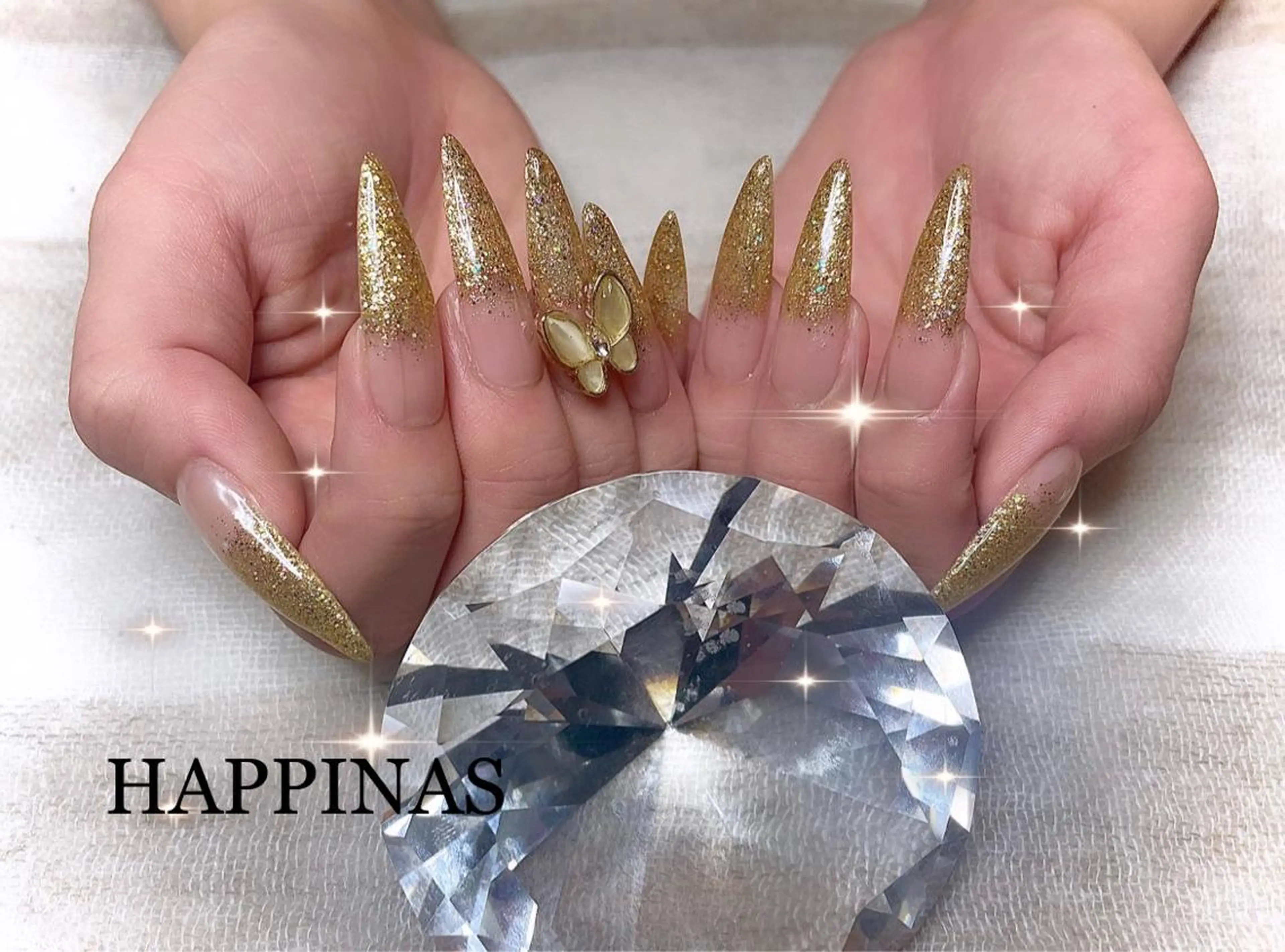 ネイル ゴールド グラデーション キラキラネイル ラメ(グリッター) ラメグラデーション HAPPINAS Jrネイリスト💅のネイルデザイン