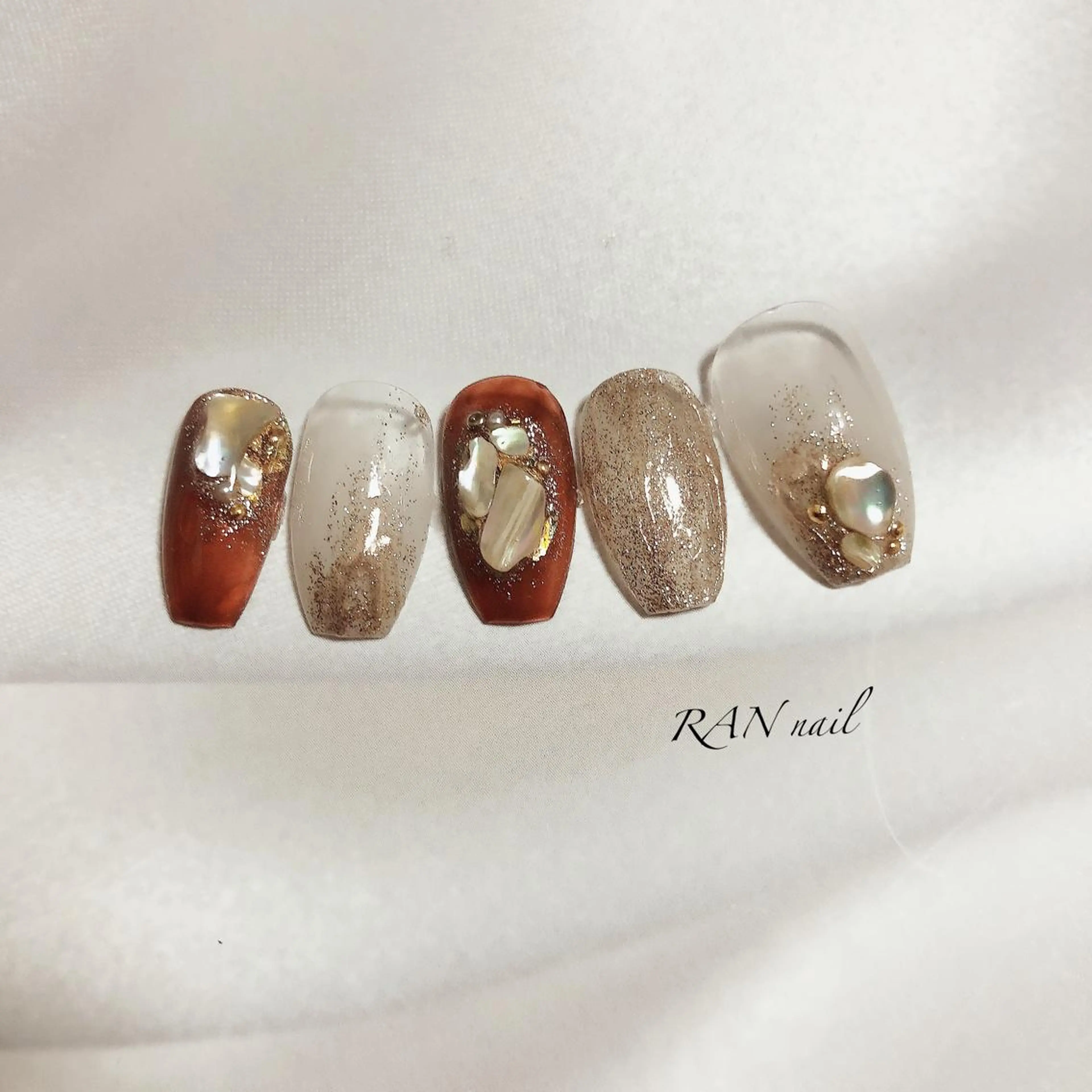 ネイル ブラウン 成人式 ジェルネイル ラメ(グリッター) ニュアンスネイル ハンドネイル フットネイル RAN nail 〜ランネイル〜所属・RAN nailのネイルデザイン