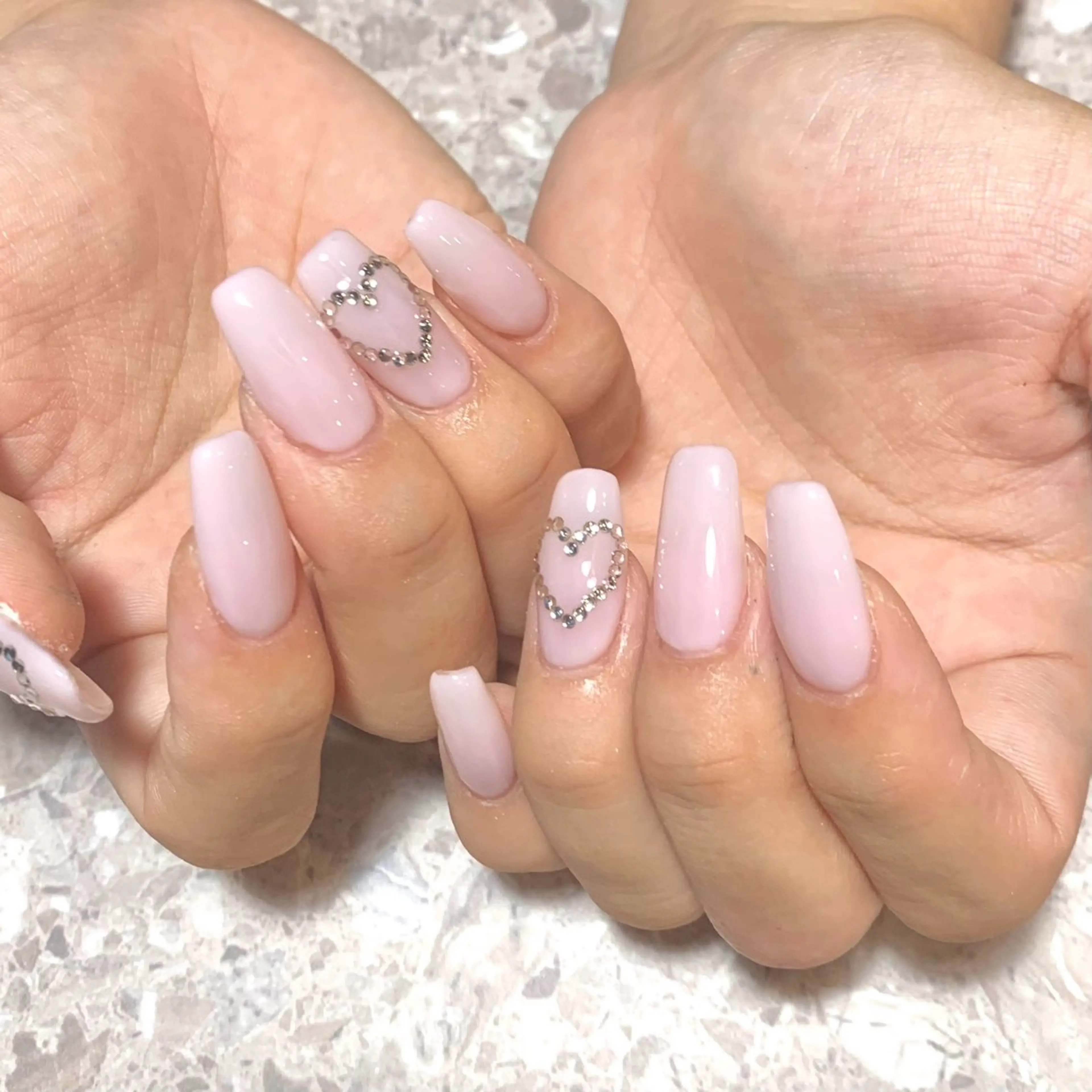 ネイル ガーリー ハート キラキラネイル ワンカラーネイル シンプルネイル ハンドネイル Nail Salon Lillion【リリオン】所属・lillion karenのネイルデザイン