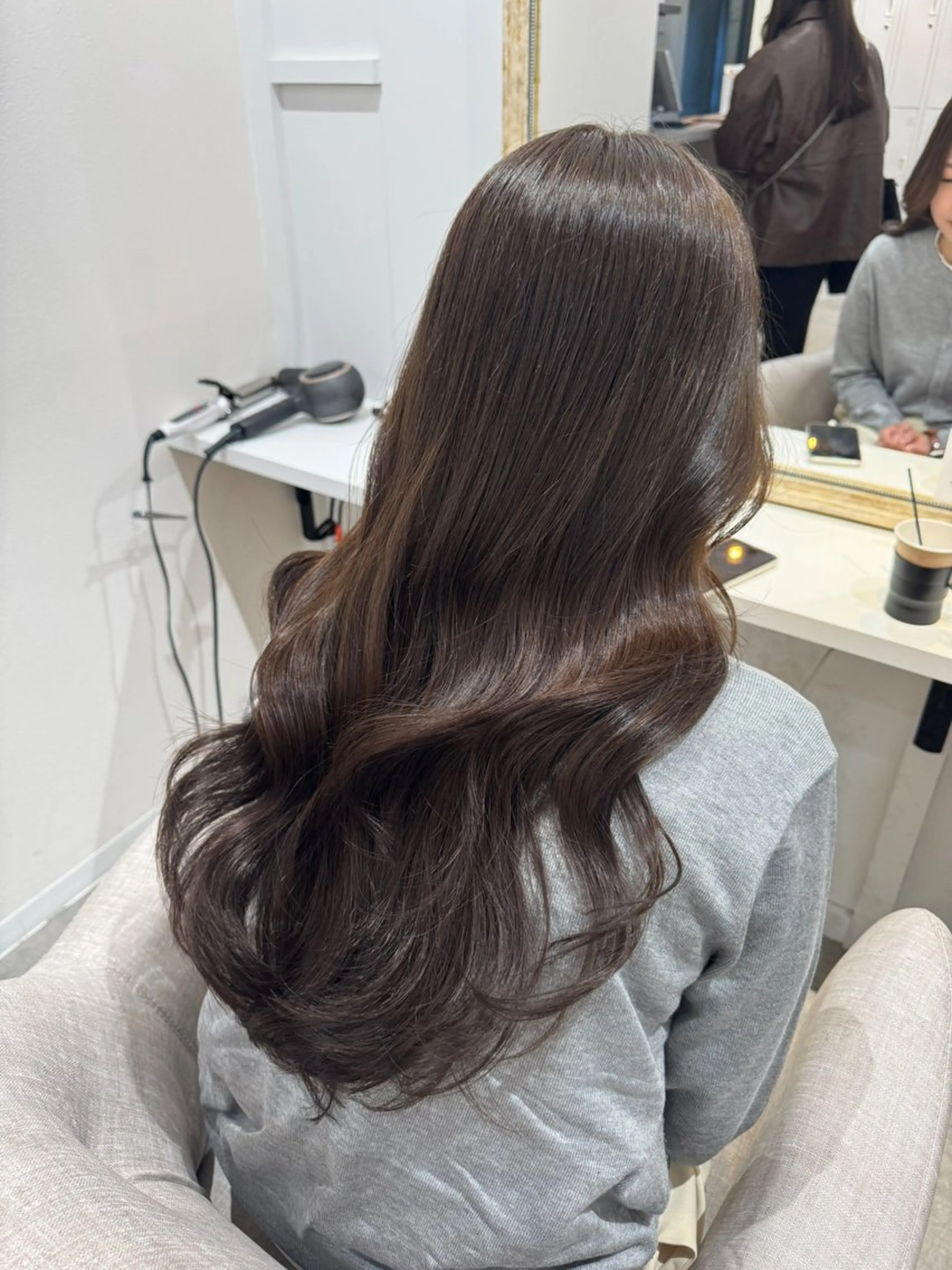 ロング カラー アッシュ アッシュブラウン ベージュカラー 黒髪 ブリーチ カット ヘアカラー トリートメント 赤み無し柔らかカラー 【梅田】madokaのヘアスタイル