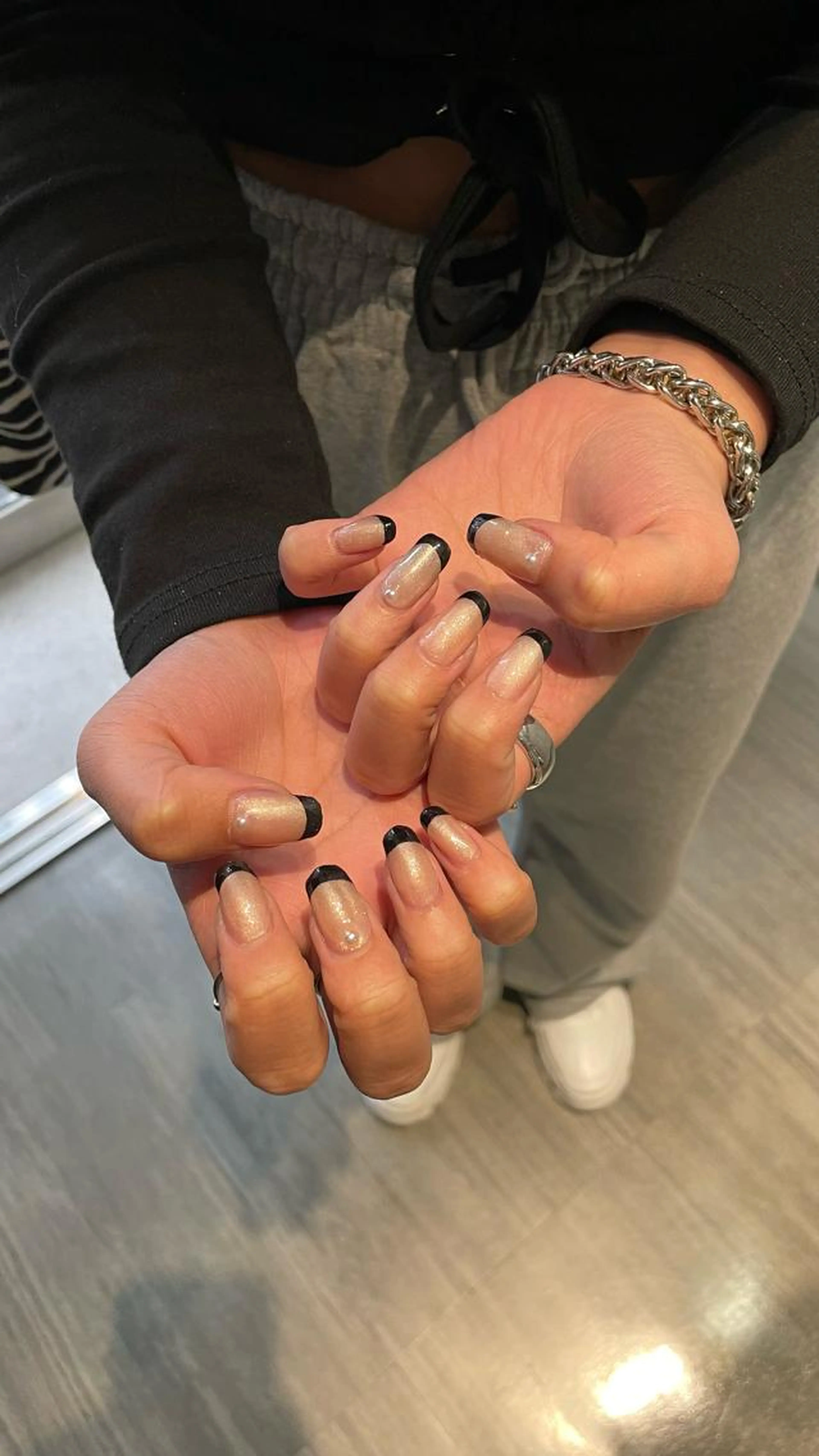 フレンチネイル💅🏻🎶ご新規様オフ別今だけ550円✨ ミラーフレンチは＋2200円💖💖の写真