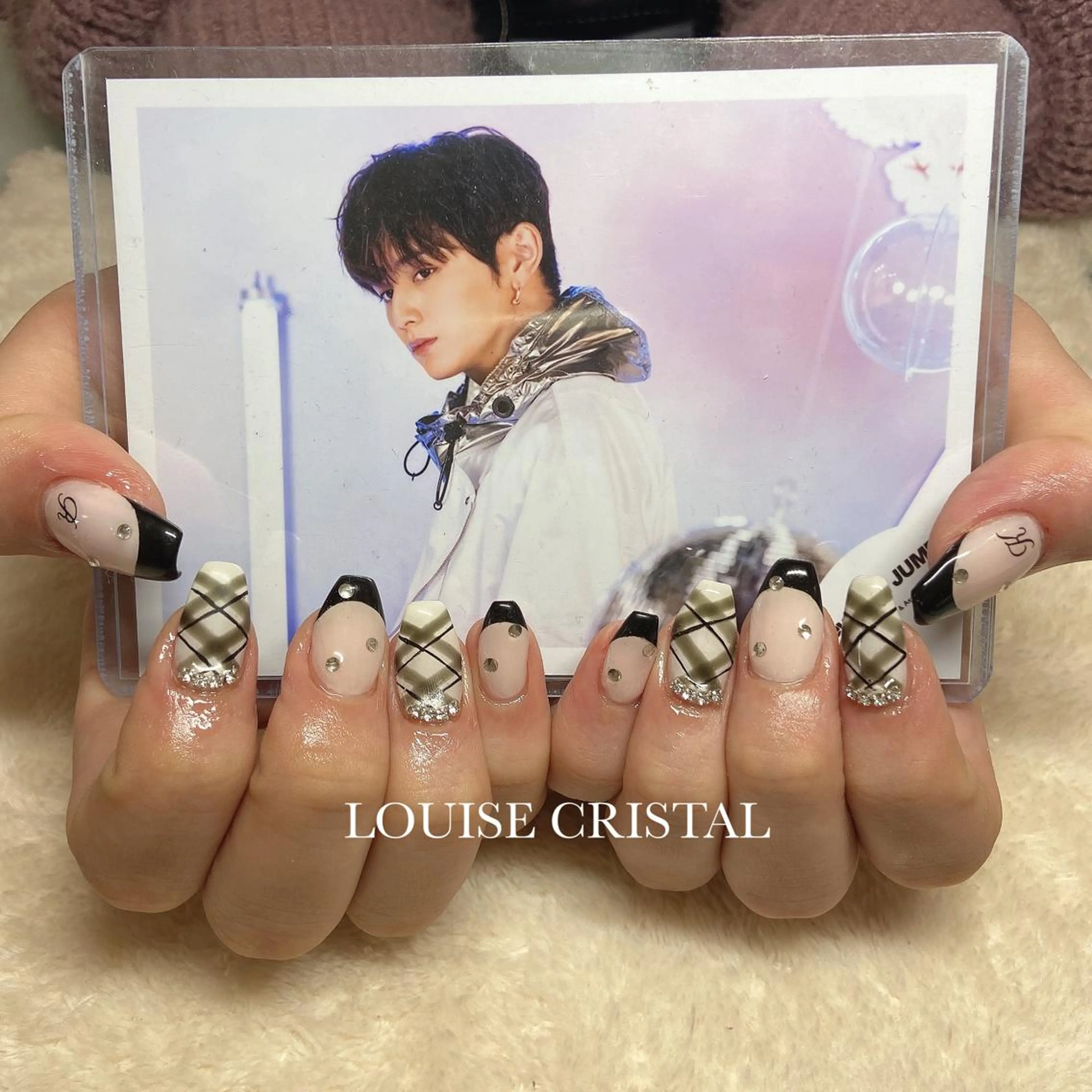 ネイル ハンドネイル LOUISE CRYSTALのネイルデザイン