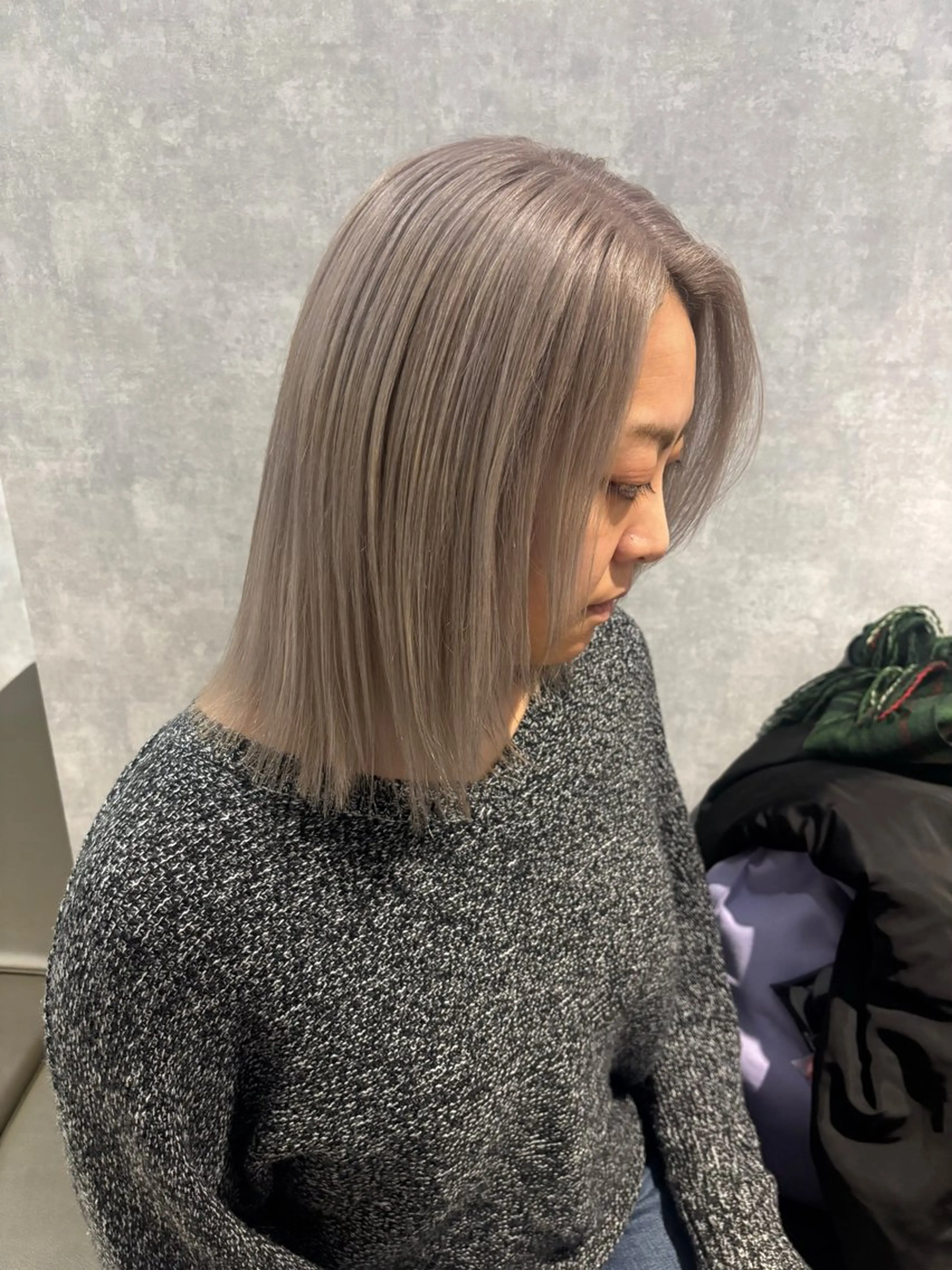 ミディアム カット ヘアカラー トリートメント 🌐NATSUMI 🌐【寒色カラー】のヘアスタイル