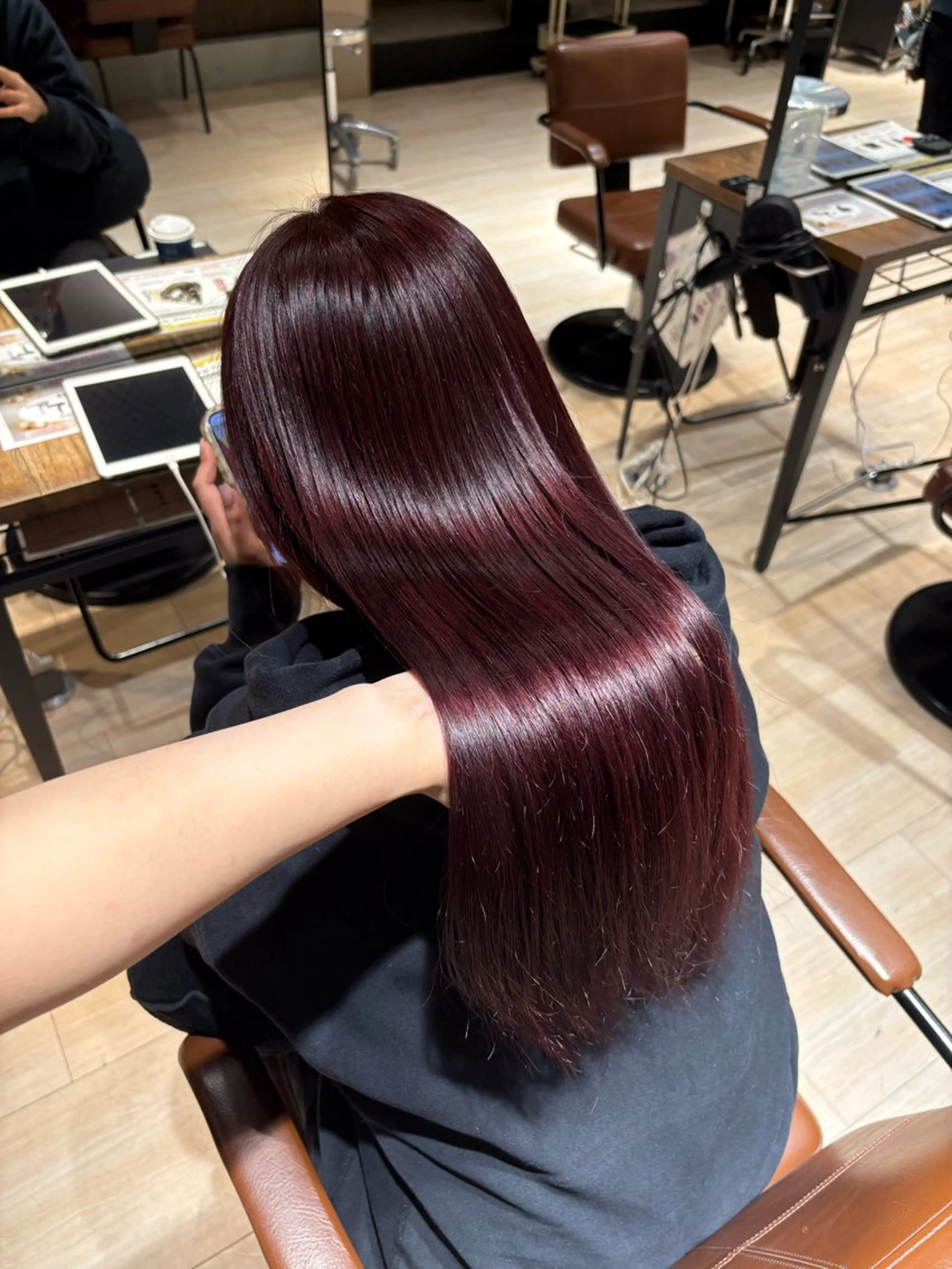 ロング カラー 足立 遥奈のヘアスタイル