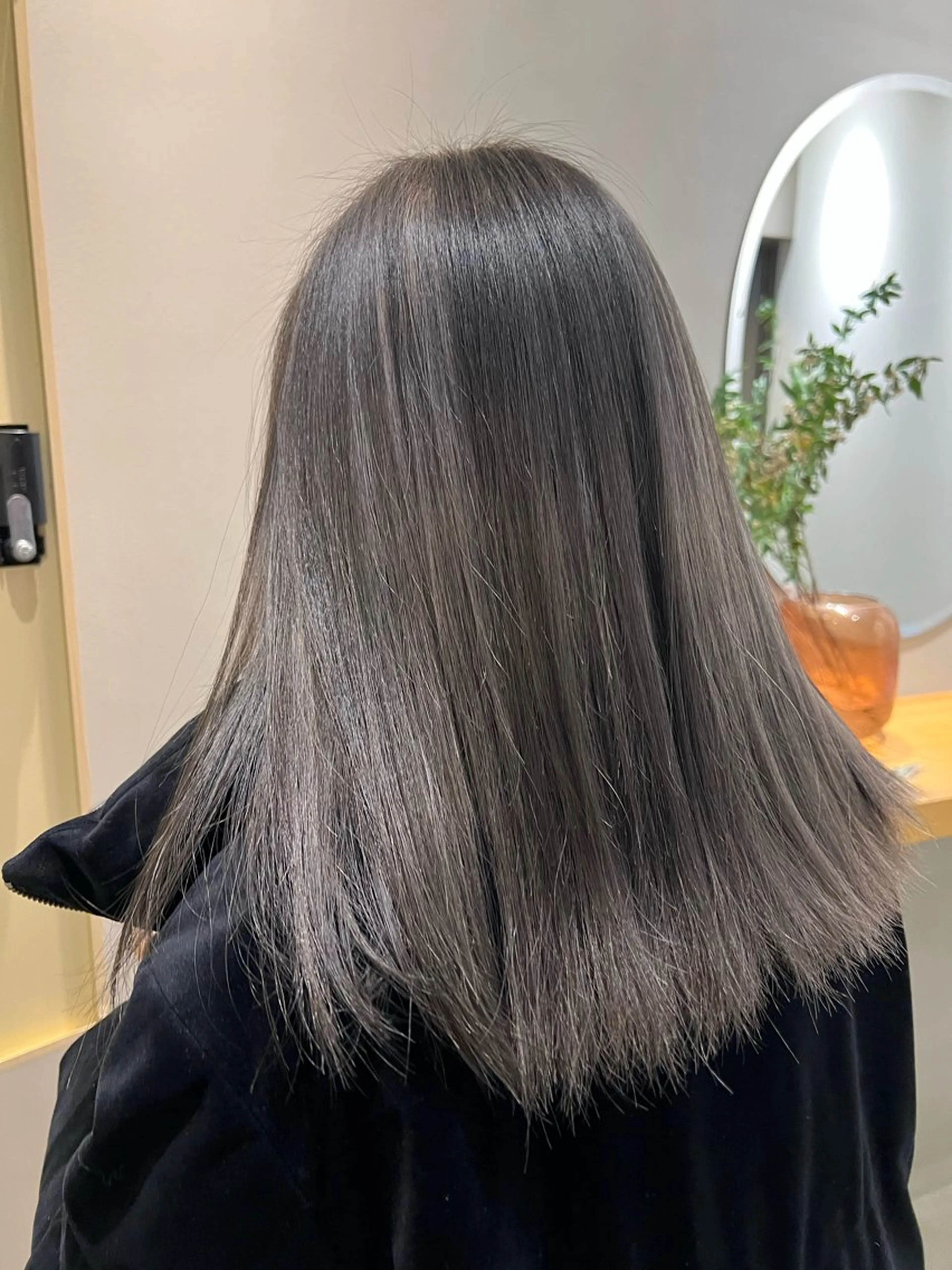 ミディアム カラー 色落ち可愛い艶ハイト ーン🧊AZUKIのヘアスタイル