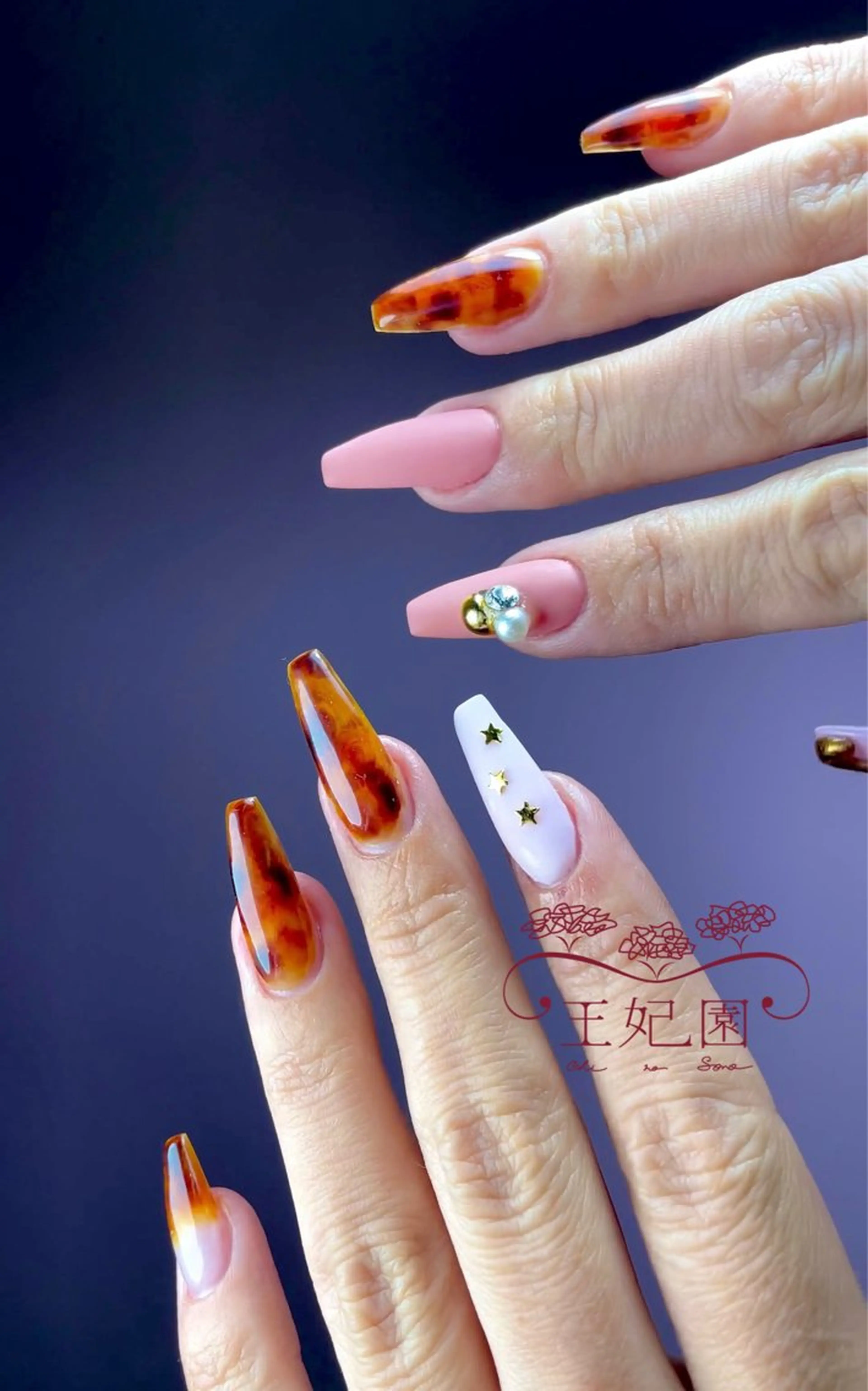 ネイル べっ甲ネイル フレンチネイル マグネットネイル マグネットフレンチ メンズネイル nail salon王妃の園所属・王妃の園 ohinosonoのネイルデザイン