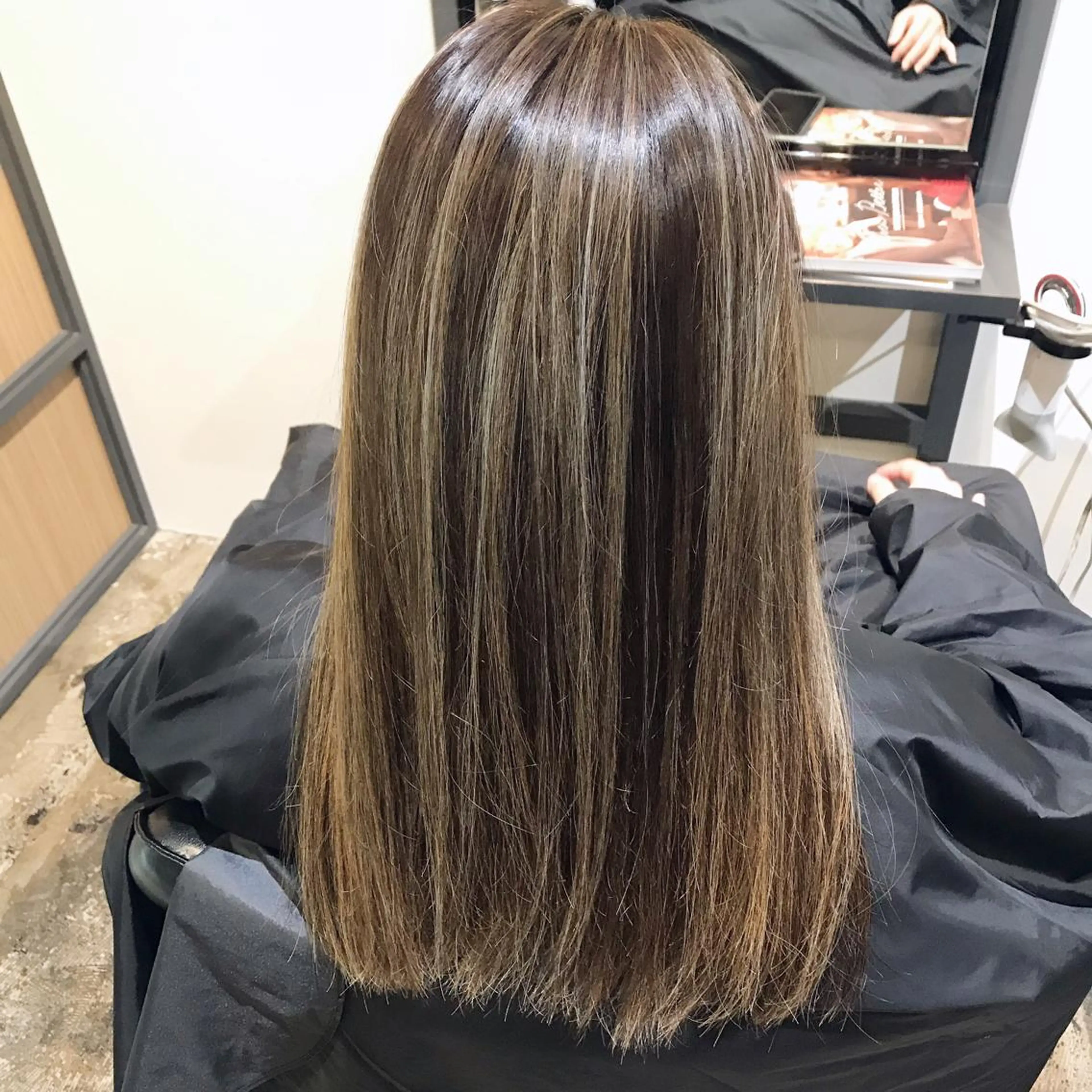 セミロング カラー TRUCK トラックのヘアスタイル