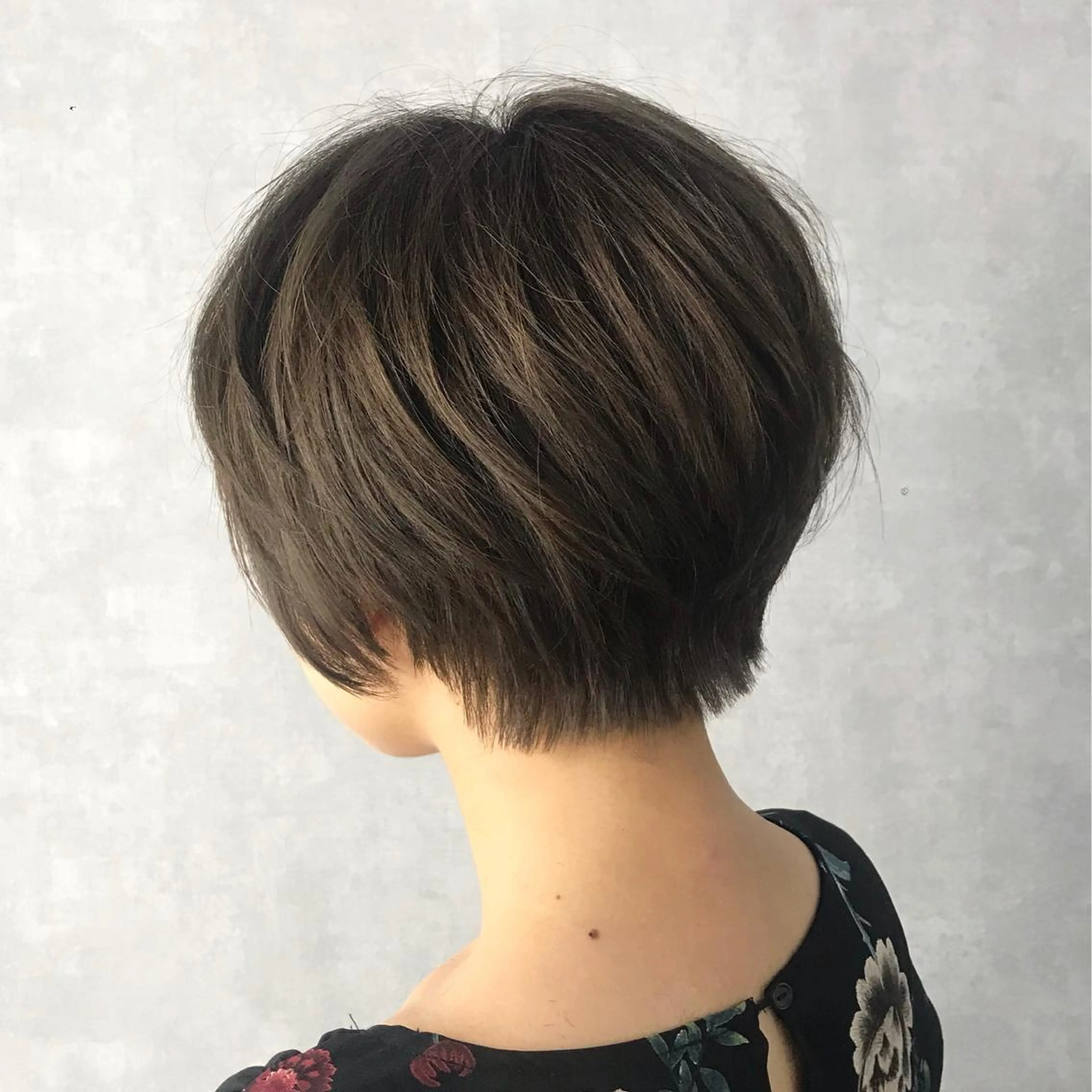 ショート カラー ブリーチ グレージュ ハイライトカラー ハイライト タンバルモリ サロウィン所属・K-POP好き美容師 🇰🇷Kai.Yのヘアスタイル