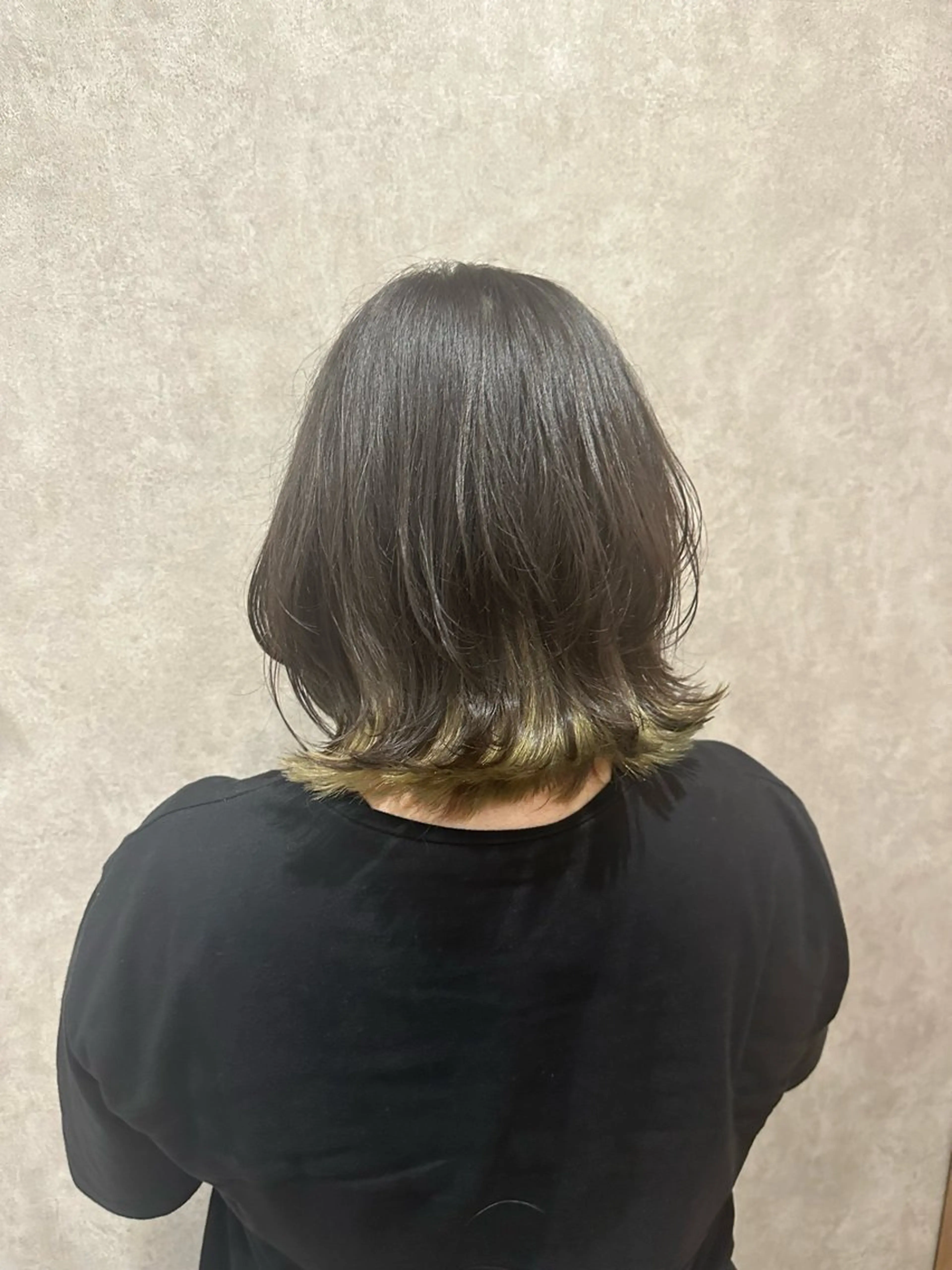 ミディアム レイヤーカット sea by sion所属・山村 七那のヘアスタイル