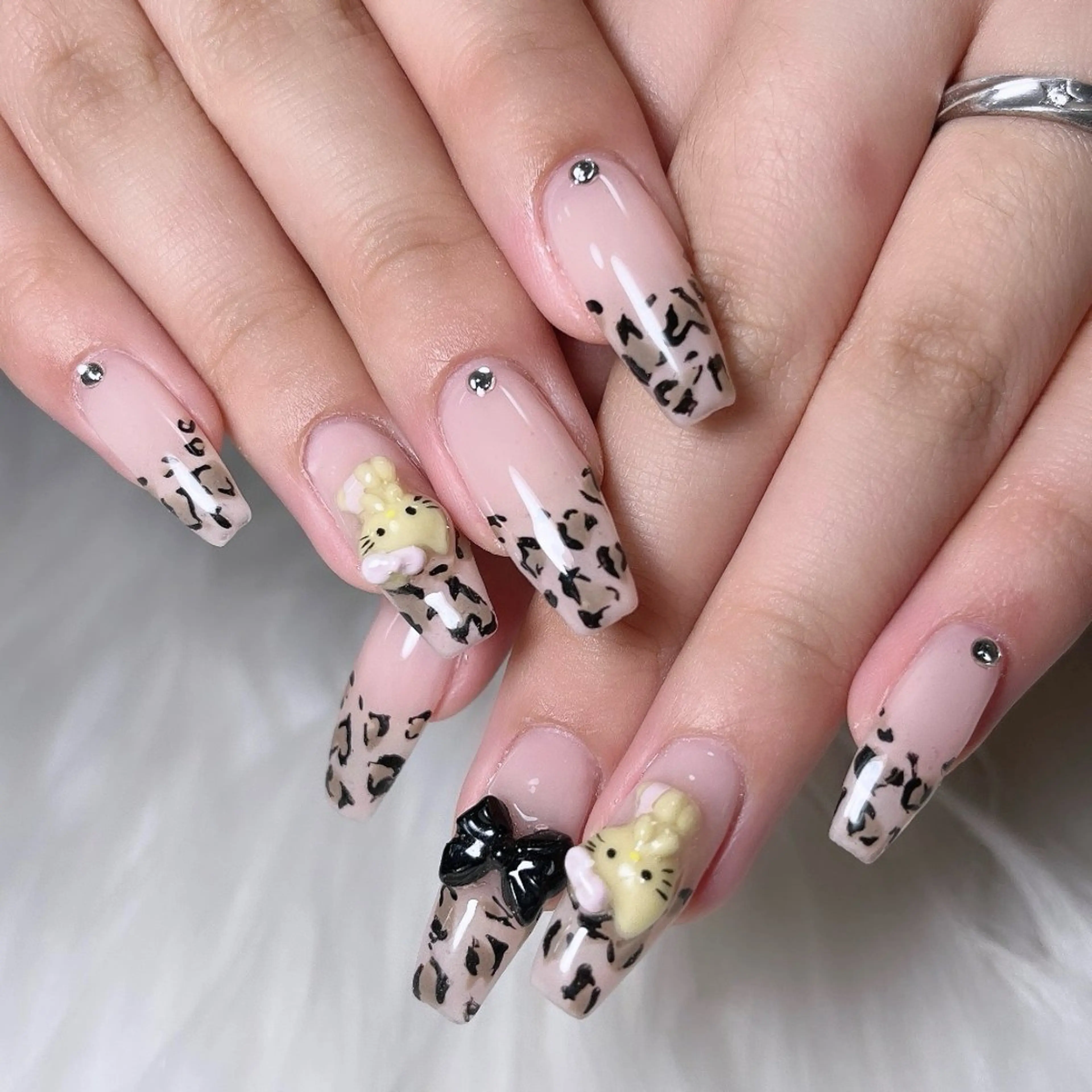 ネイル 韓国ネイル ラメ(グリッター) 持ち込み ハンドネイル 🐕🦺Yappy 💗A-tanのネイルデザイン