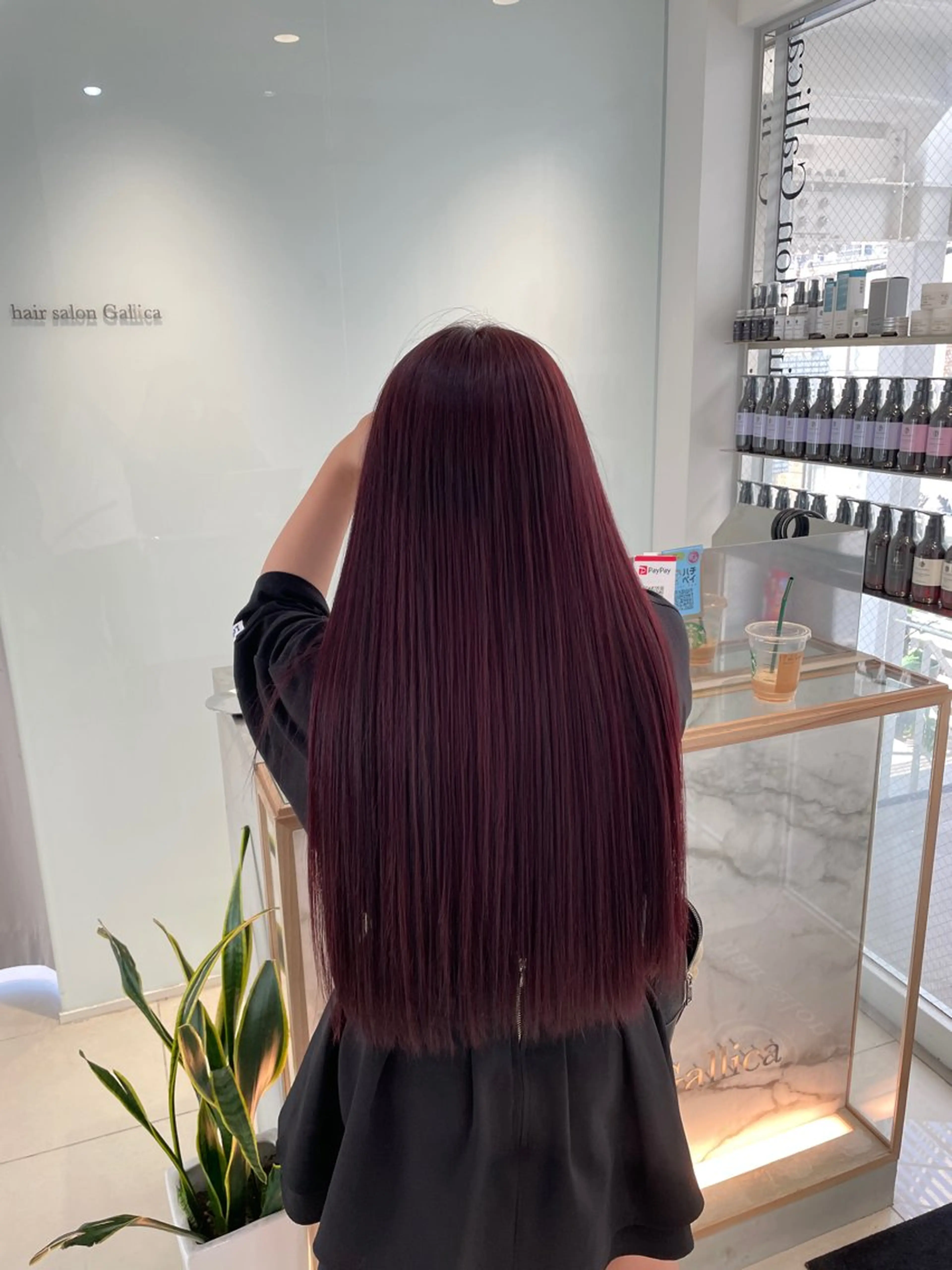 ロング カラー ヘアアレンジ ブリーチ ダブルカラー ブリーチなしカラー レッドカラー 縮毛矯正 ヘアカラー トリートメント ヘアセット 艶髪✨寒色カラー✨ 翁長孝輔のヘアスタイル