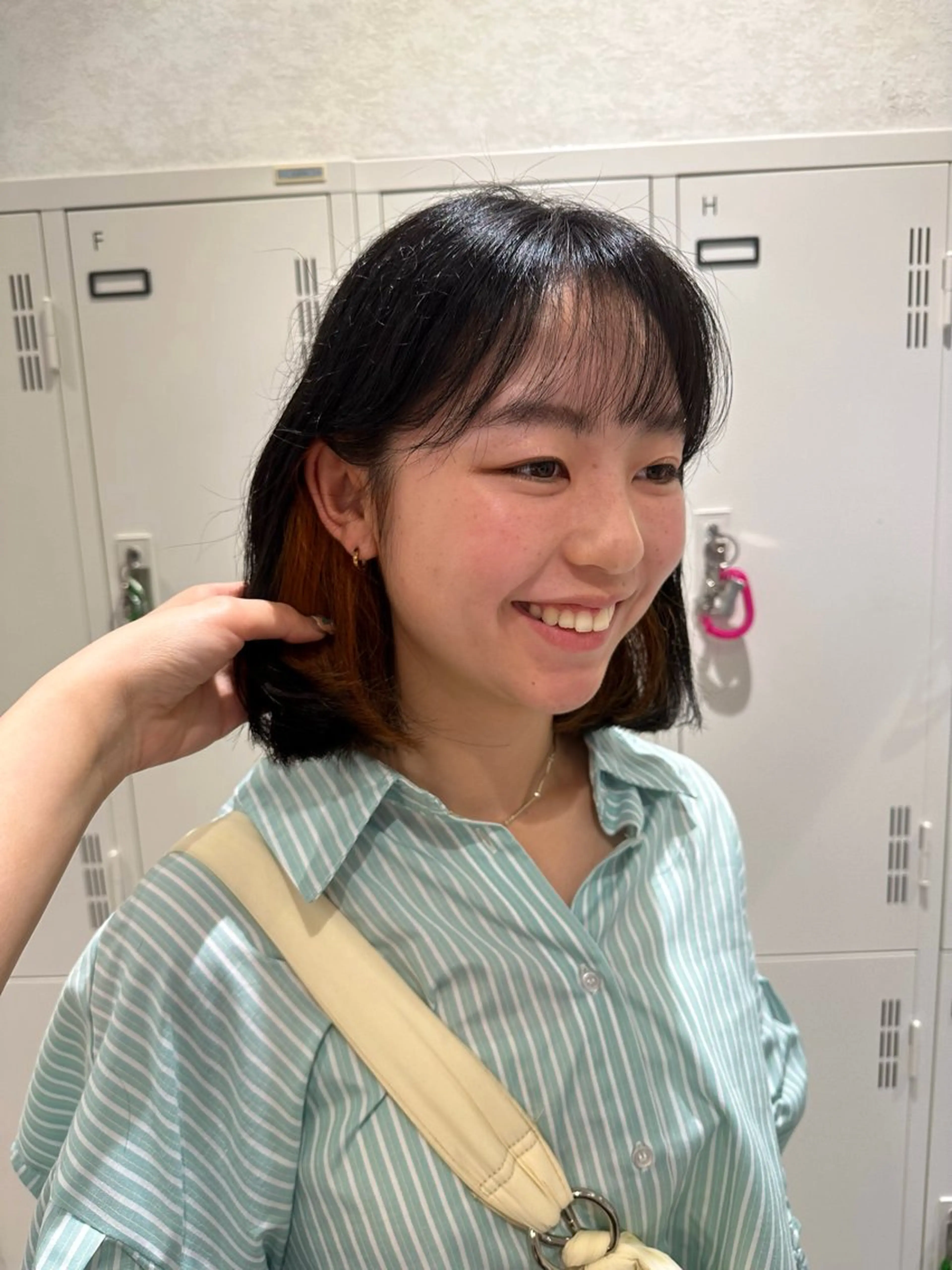 ミディアム カラー ブリーチ イヤリングカラー オレンジ ヘアカラー ミサキ￤暖色￤ブ リーチ￤カラーリストのヘアスタイル