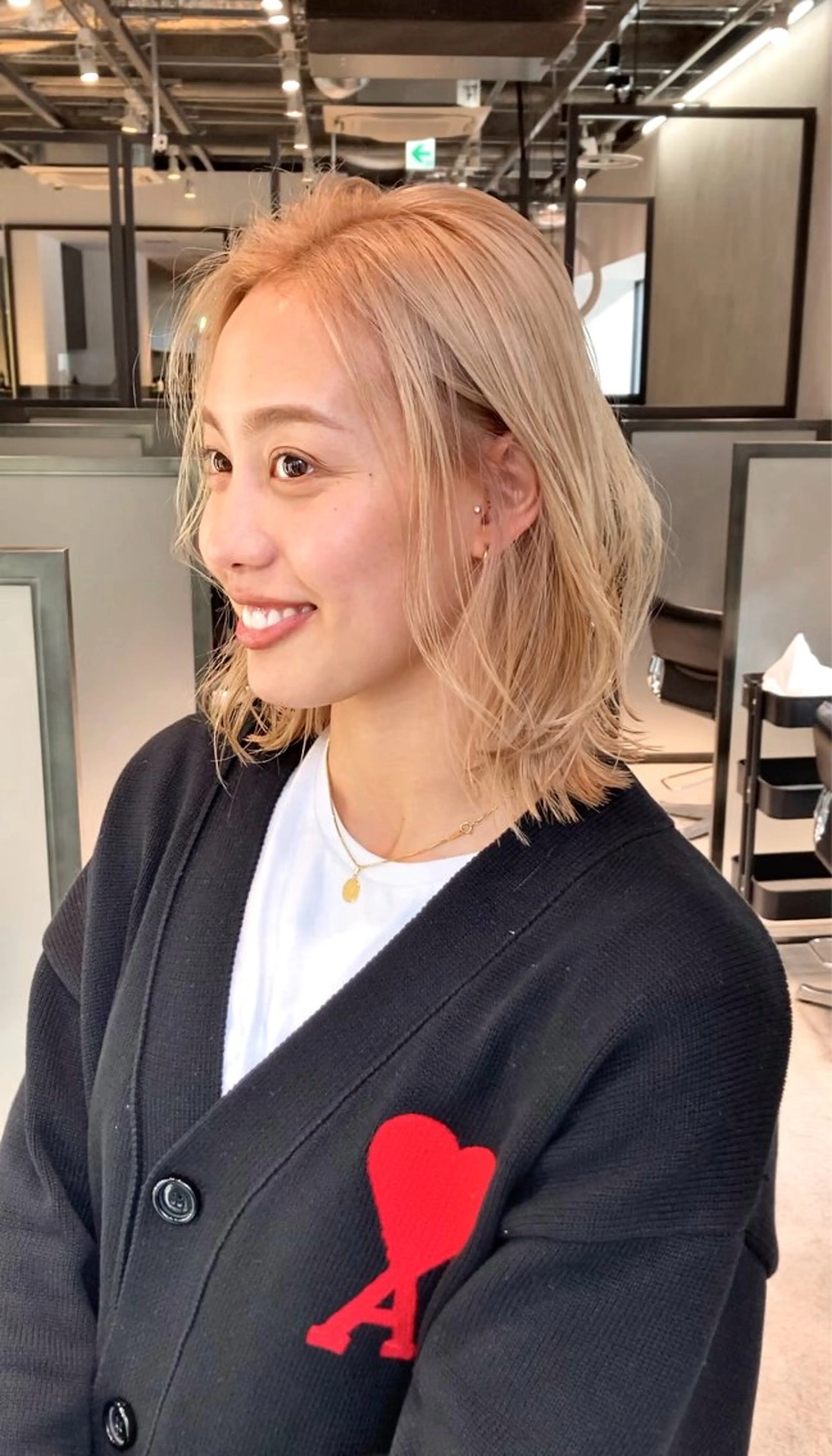 ミディアム カラー ミディアムレイヤー ブリーチ ブロンド ピンクカラー レイヤーカット カット ヘアカラー トリートメント 似合わせ小顔ショート /akane🐰♥️のヘアスタイル