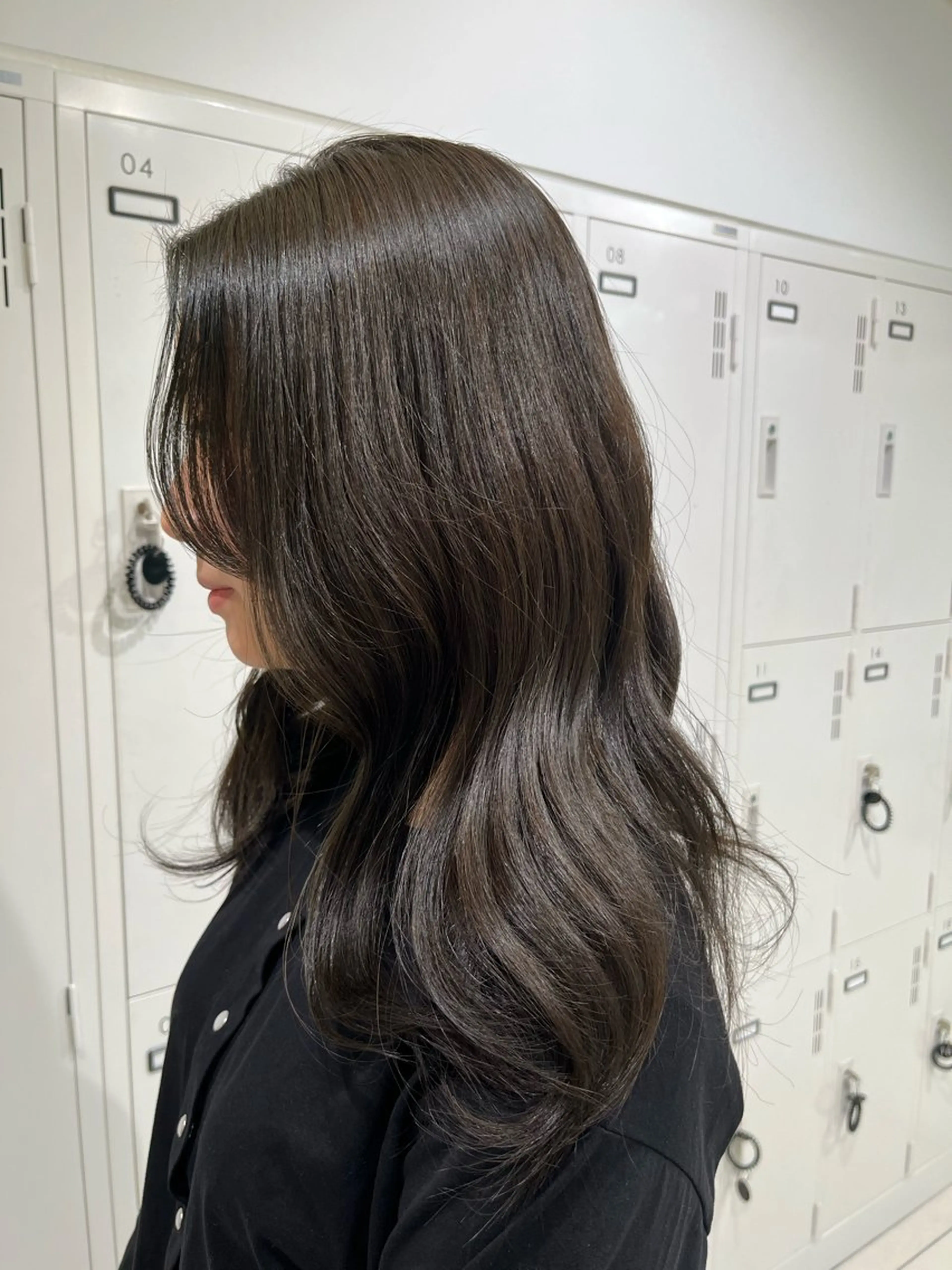 セミロング カラー 黒髪 ブリーチ ダブルカラー グレージュ ブリーチなしカラー カット ヘアカラー トリートメント メンズ縮毛矯正🦊ハ イトーン　RYOKAのヘアスタイル