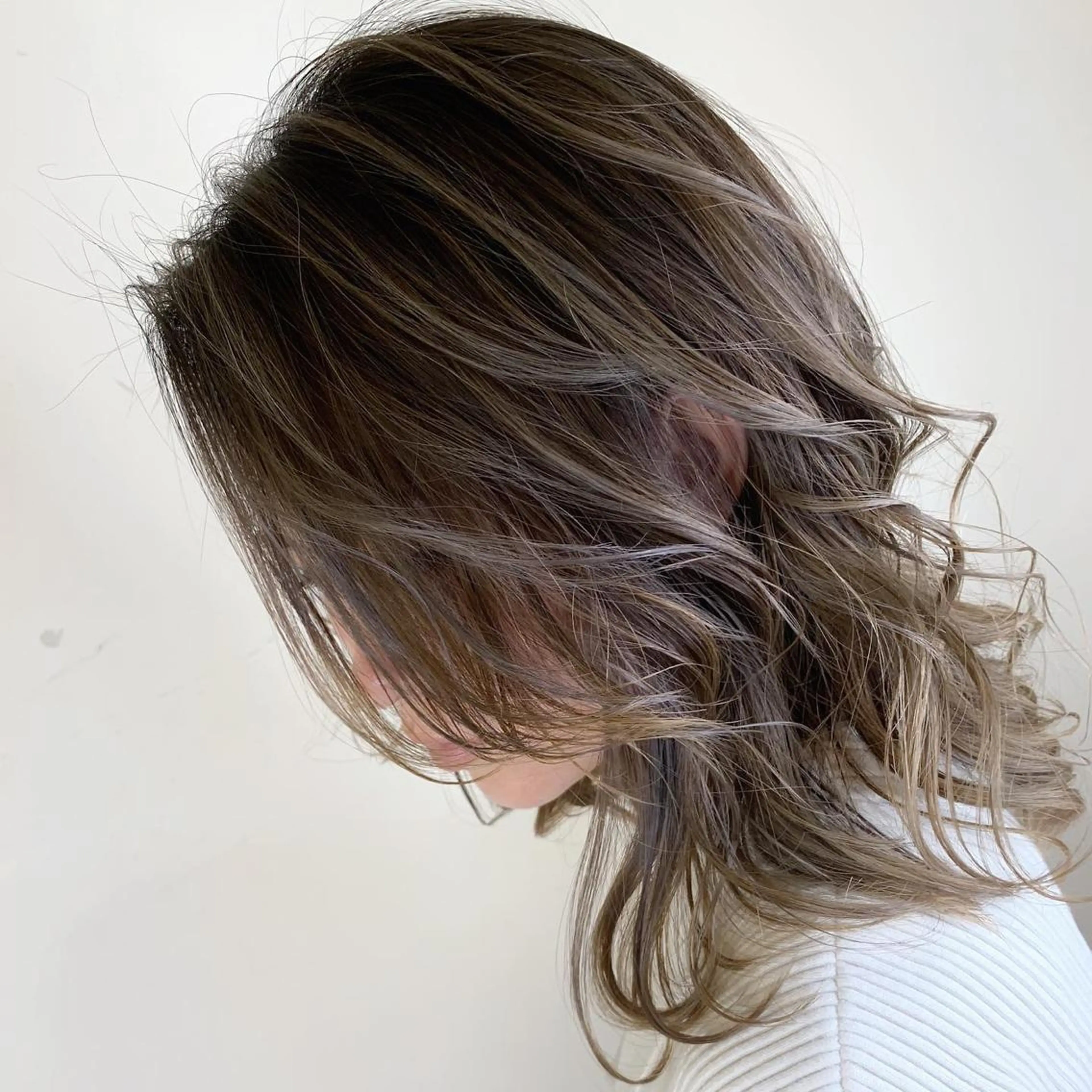 ミディアム レイヤーカット 可児 令路のヘアスタイル
