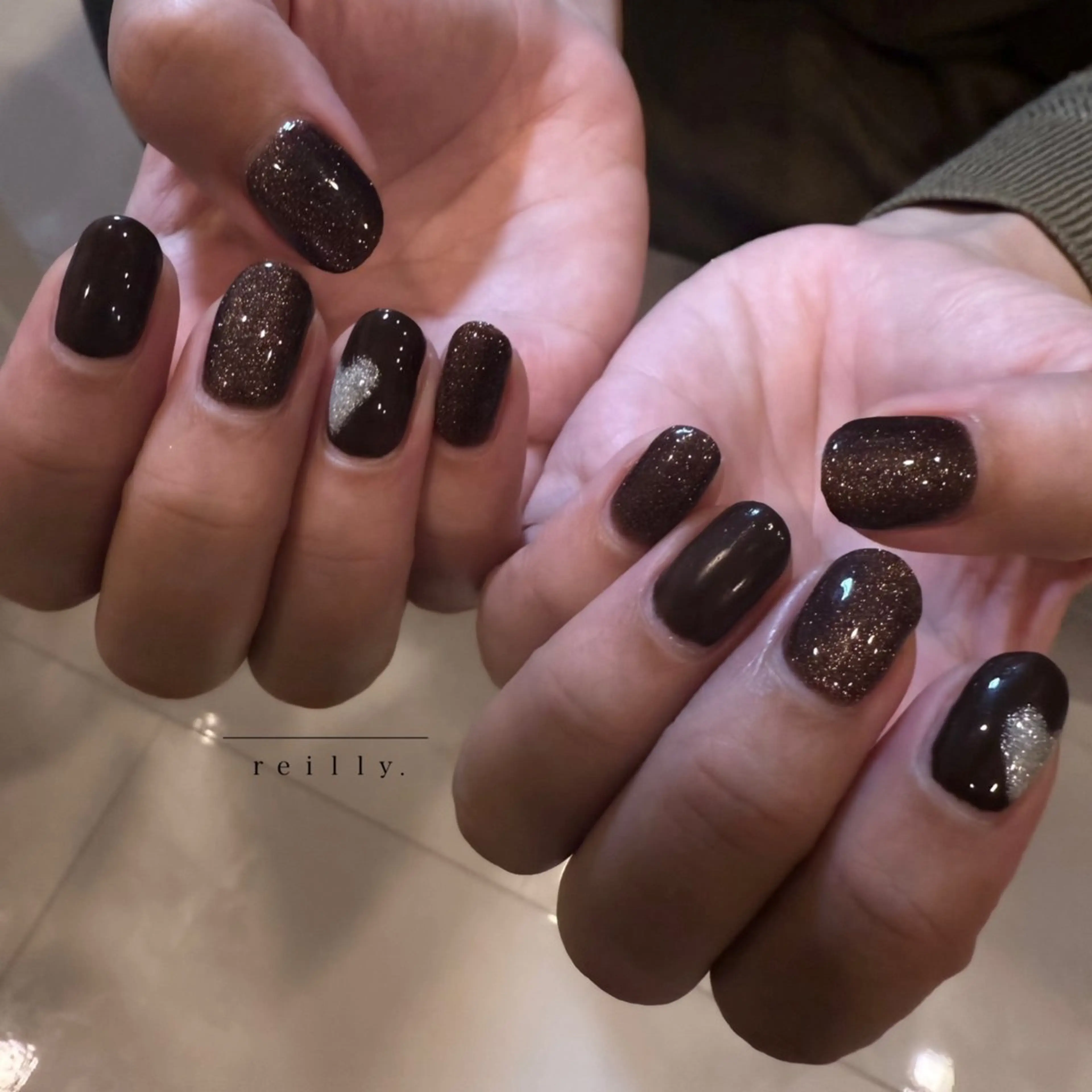 ネイル ブラウン ジェルネイル ハート ニュアンスネイル オフィスネイル ハンドネイル REILLY nail所属・みさき Reillynailのネイルデザイン