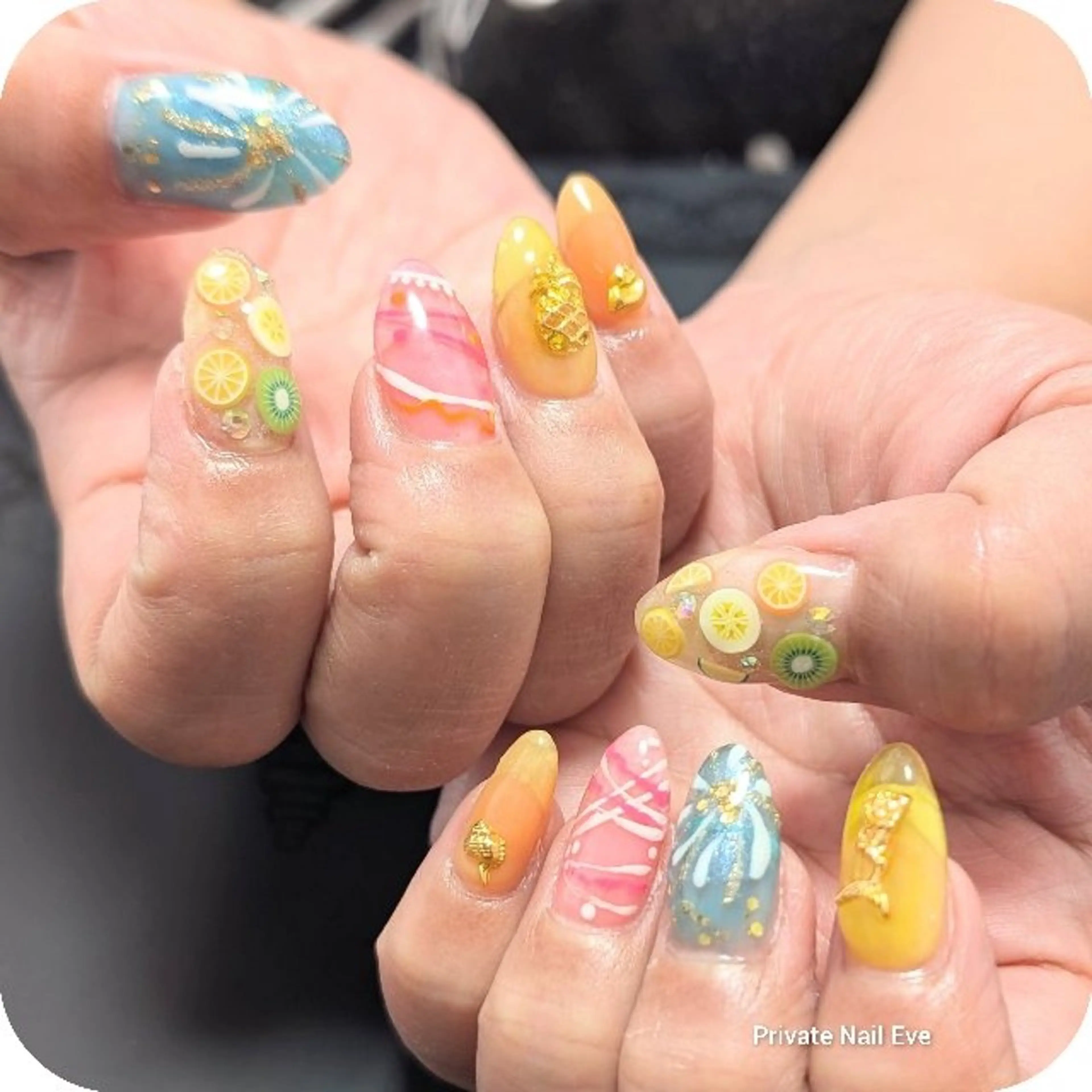令和7年7月8月夏ネイル(3D SWAROVSKI 特殊パーツ別途)＋オフ1本100円の写真