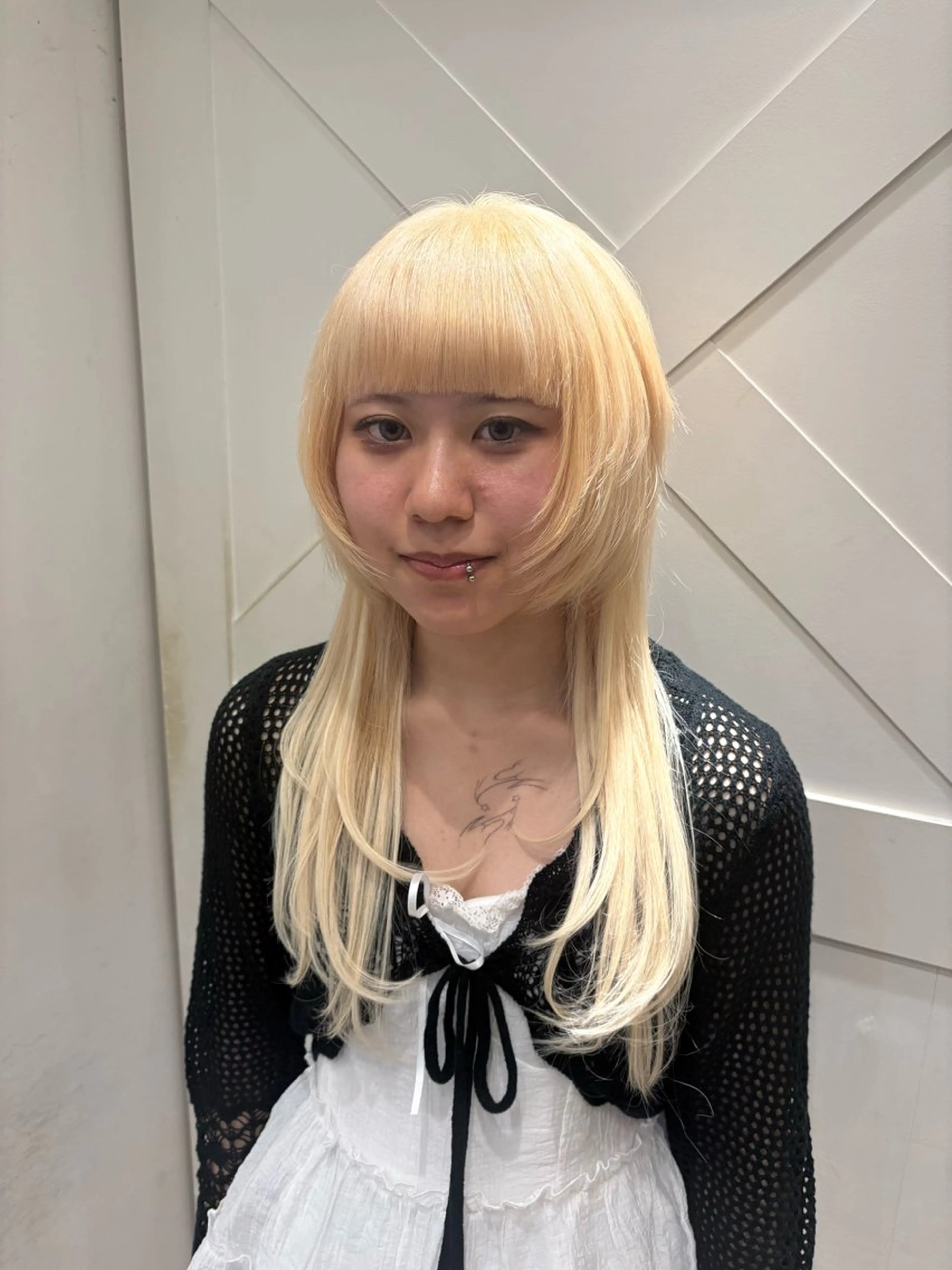 ロング カラー シールエクステ ブリーチ 抜きっぱなしブロンド ブロンド ケアブリーチ ヘアカラー エクステ ケアブリーチカラー♡ エクステ♡しゅかのヘアスタイル