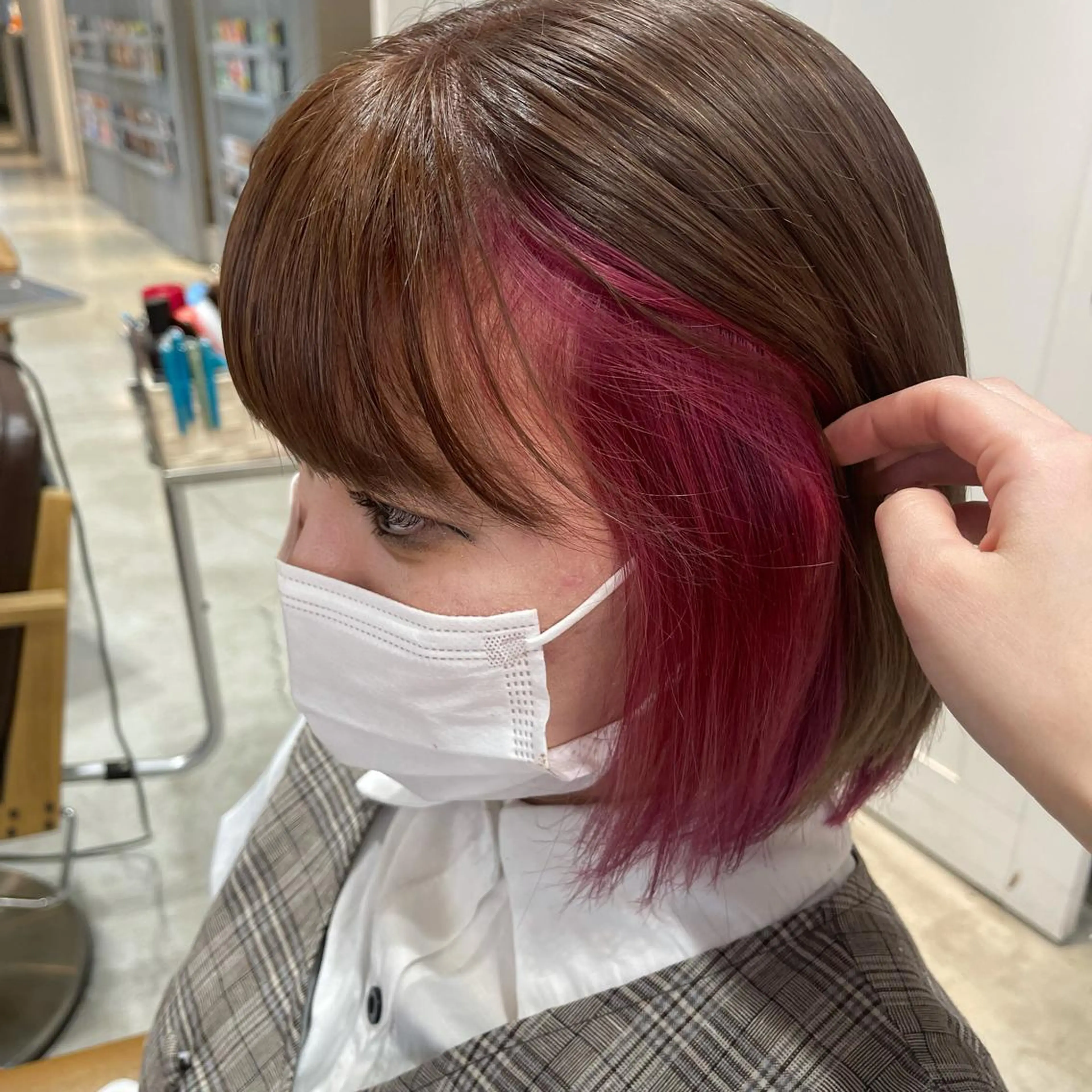 ショート カラー ベージュカラー ブリーチ ピンクカラー lunty miichiのヘアスタイル