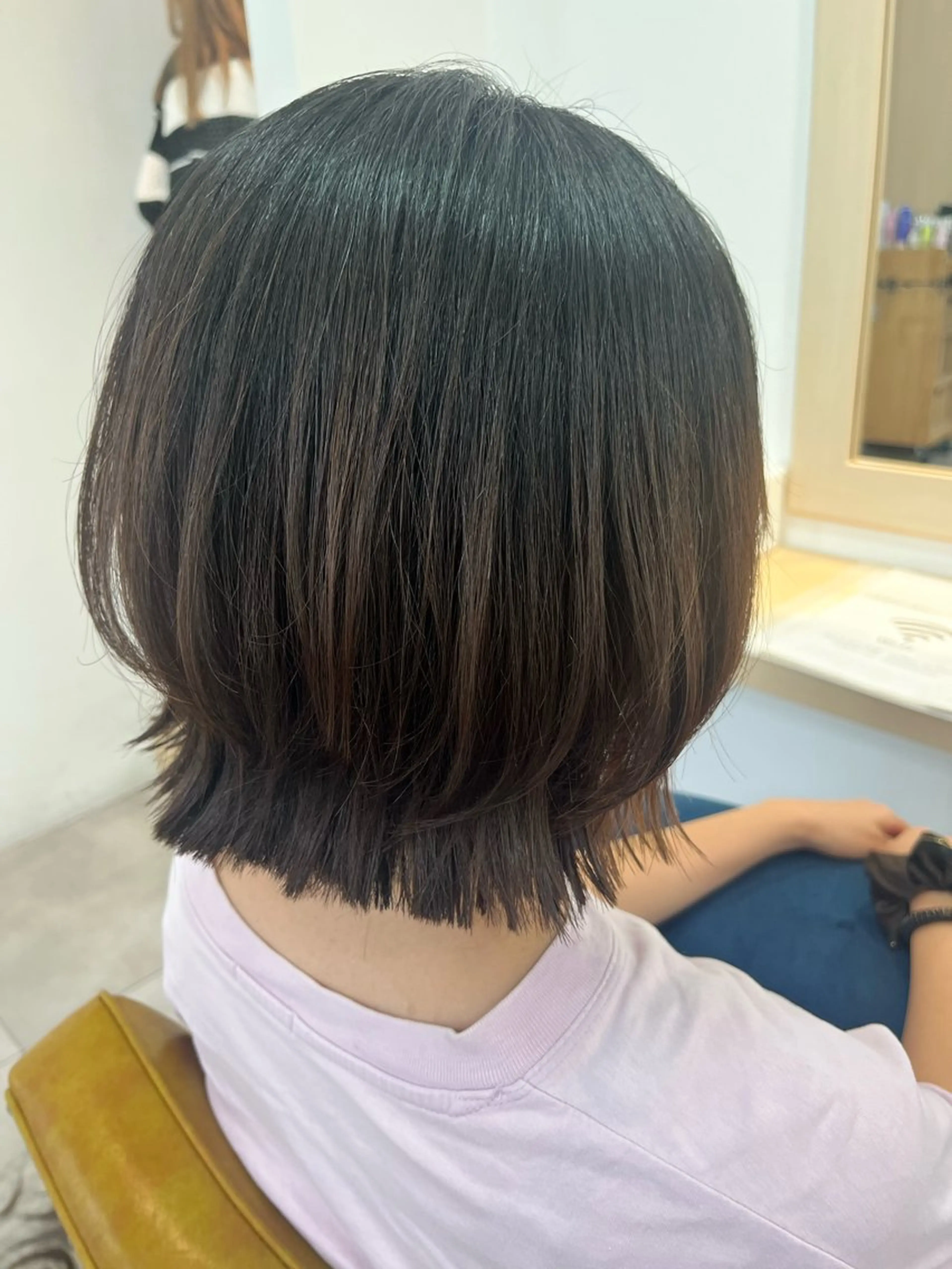 ミディアム Hikari /赤み消しカラーのヘアスタイル